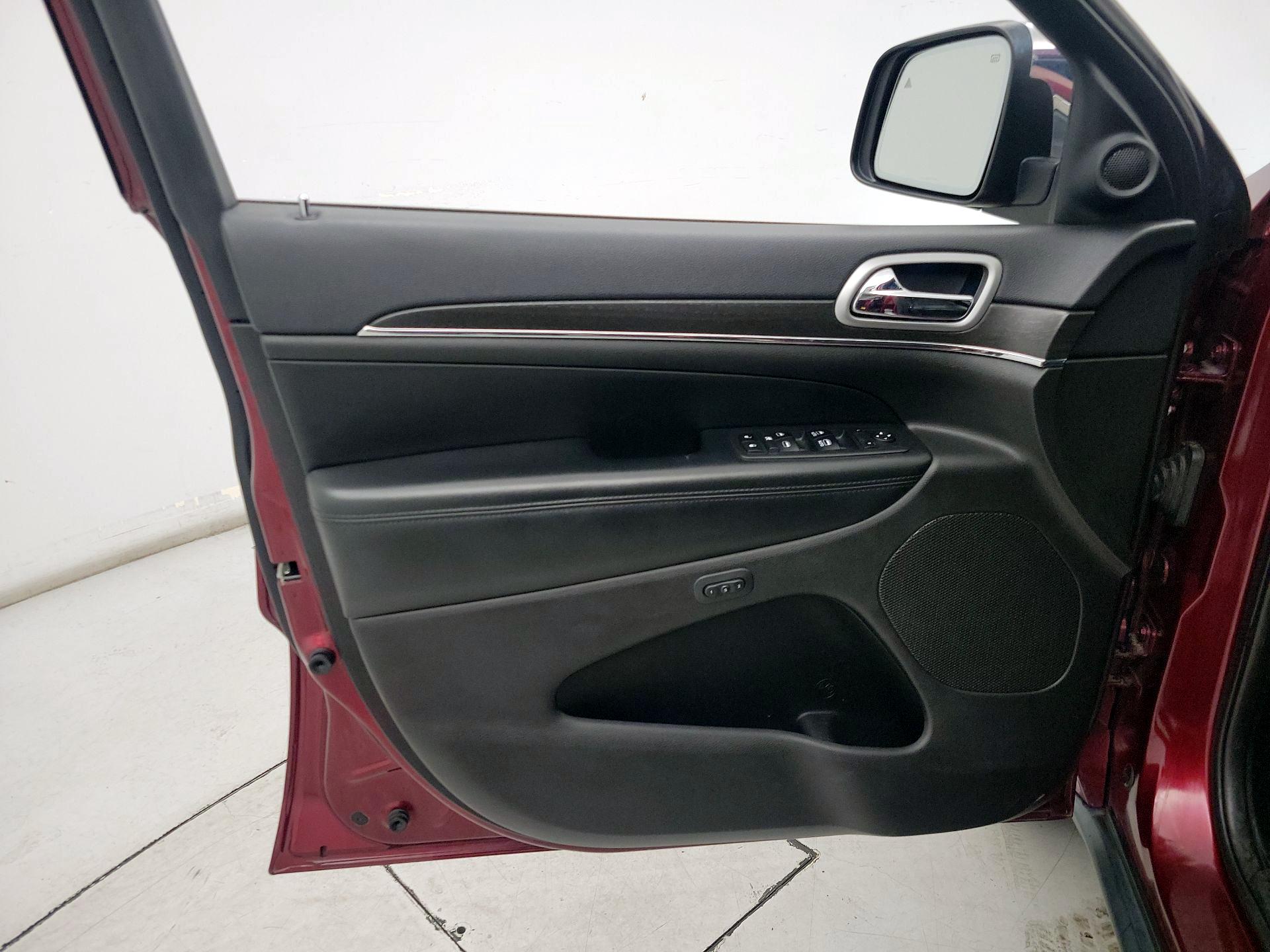 Thumbnail: 2018 Jeep Grand Cherokee - 12