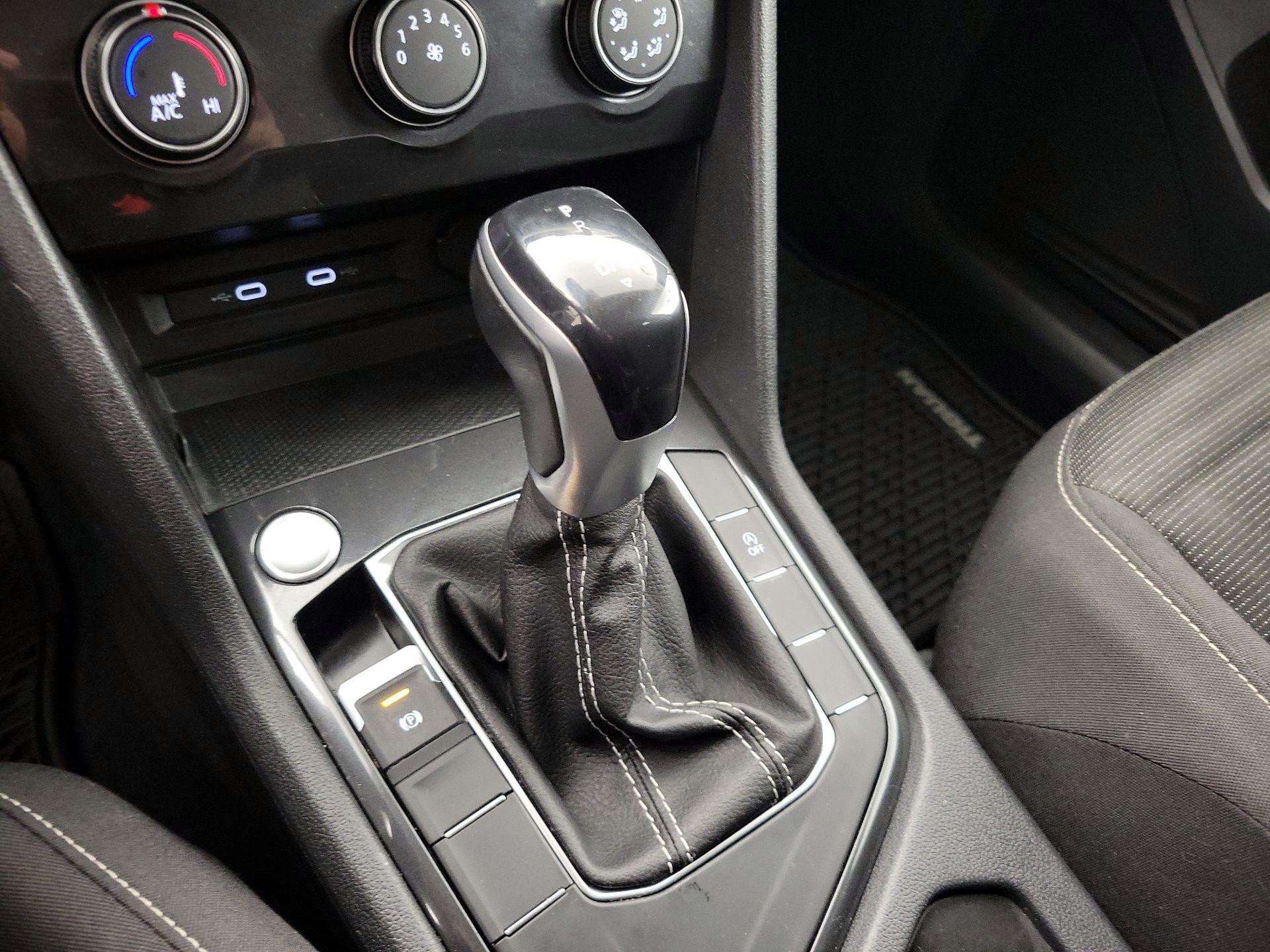 Thumbnail: 2022 Volkswagen Tiguan - 17