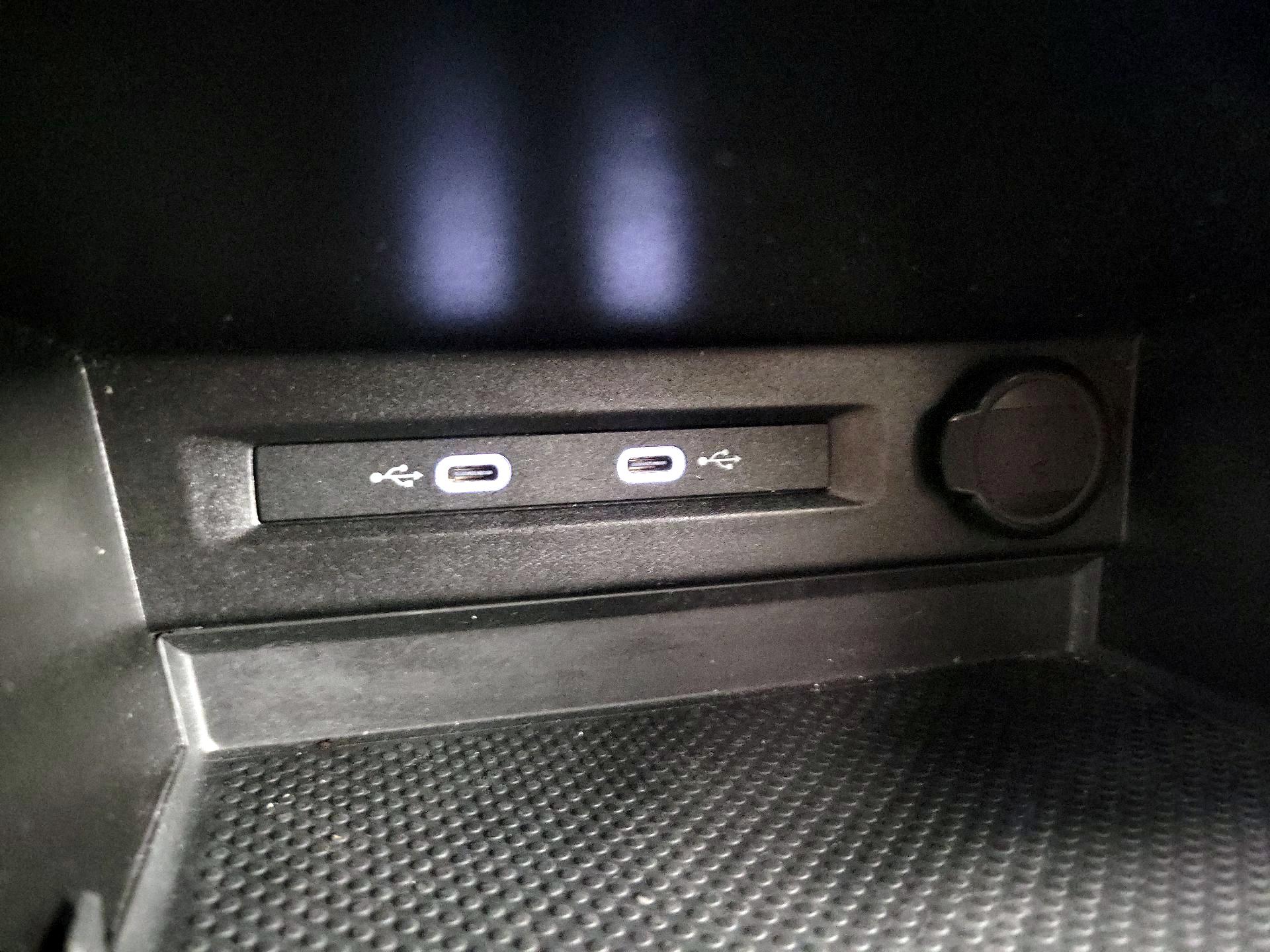 Thumbnail: 2022 Volkswagen Tiguan - 18