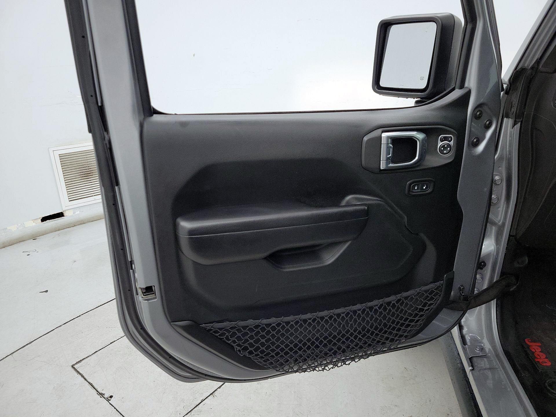 Thumbnail: 2018 Jeep Wrangler - 12