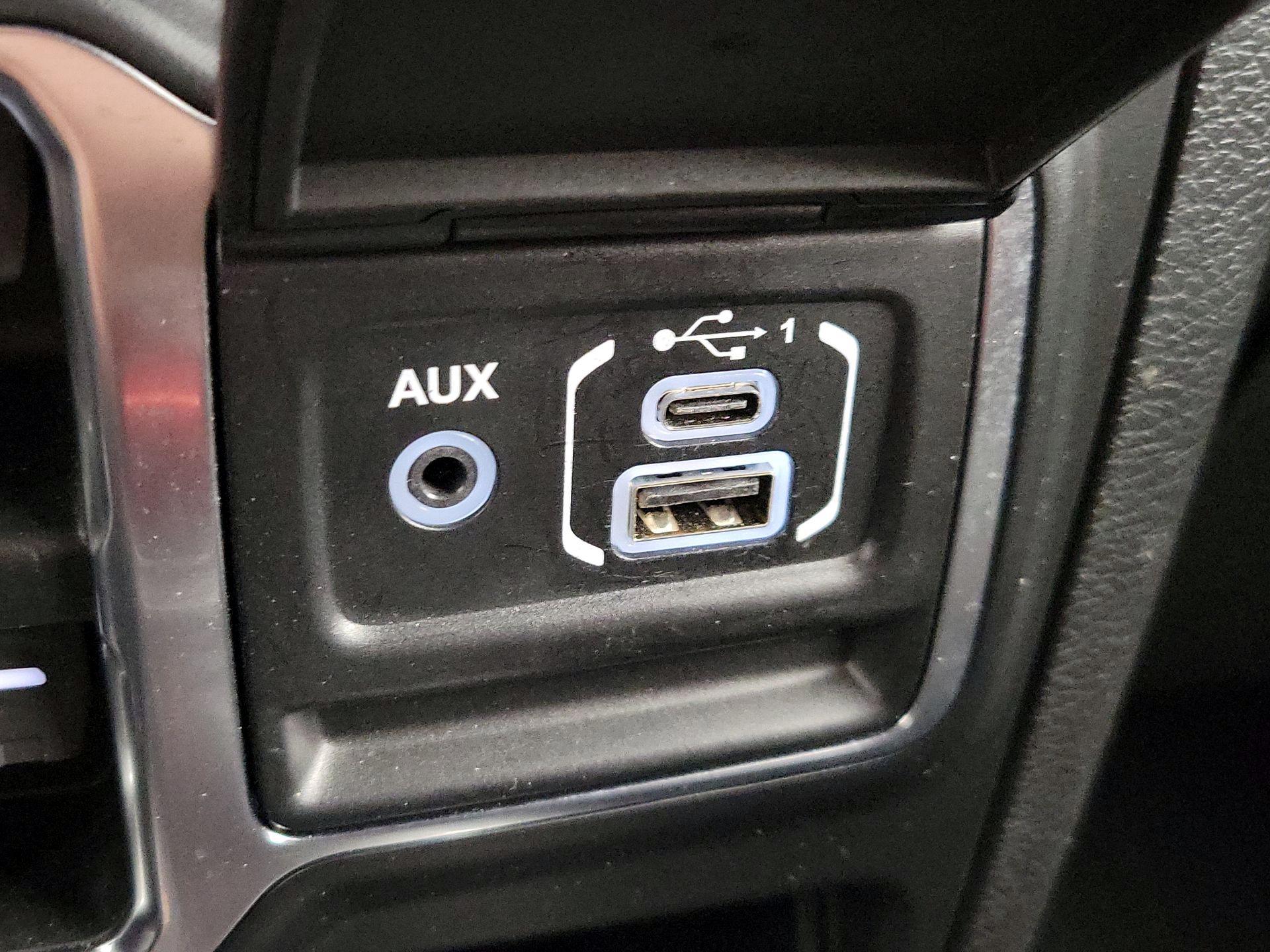 Thumbnail: 2018 Jeep Wrangler - 19