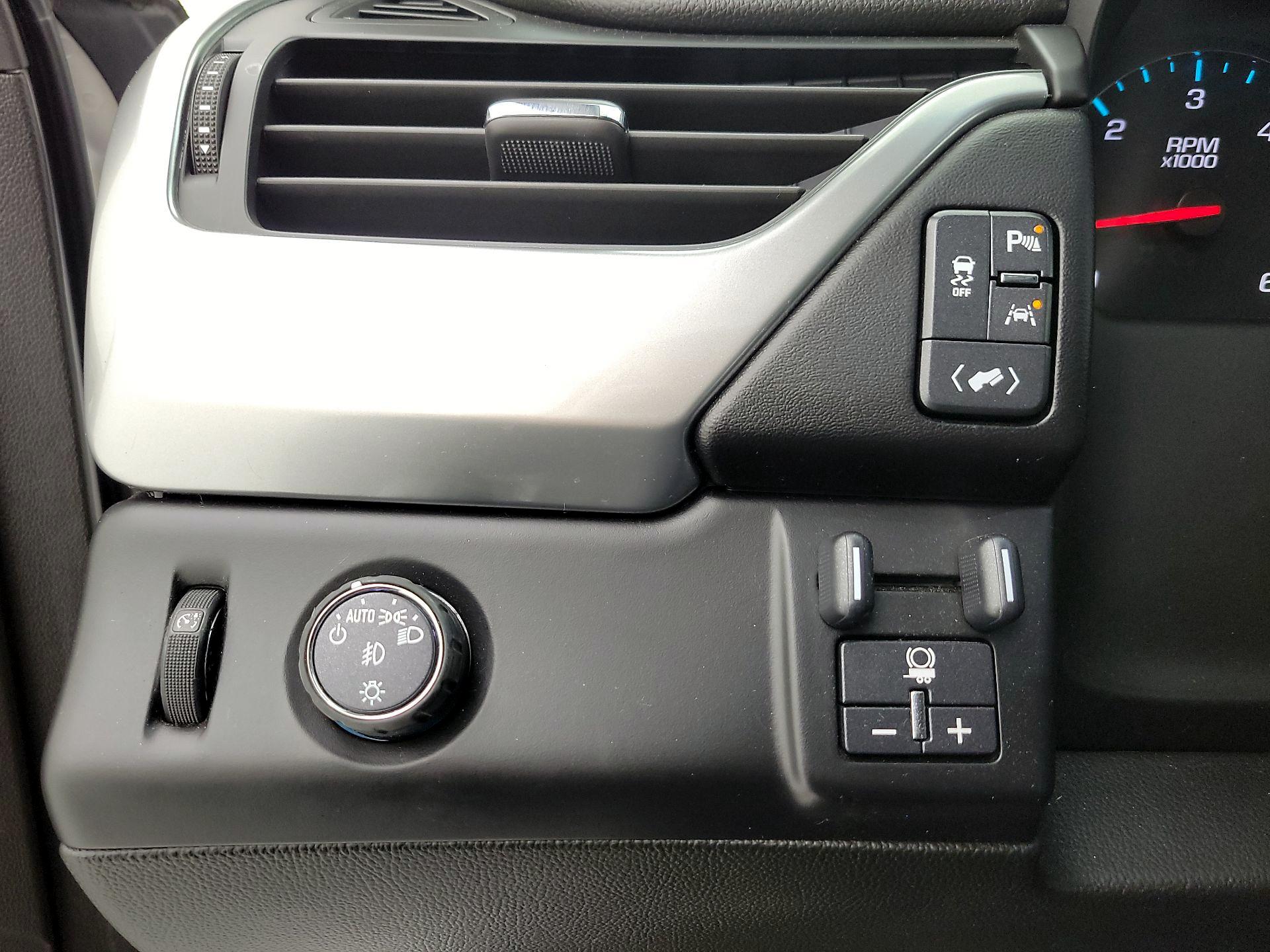 Thumbnail: 2017 Chevrolet Tahoe - 13