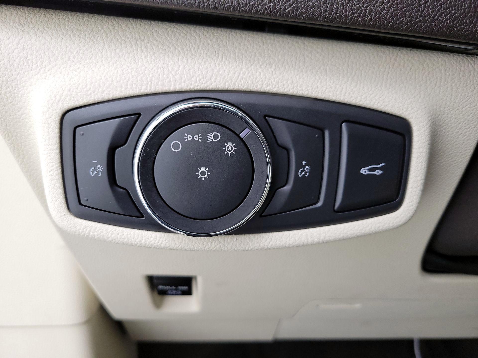 Thumbnail: 2016 Lincoln MKC - 13