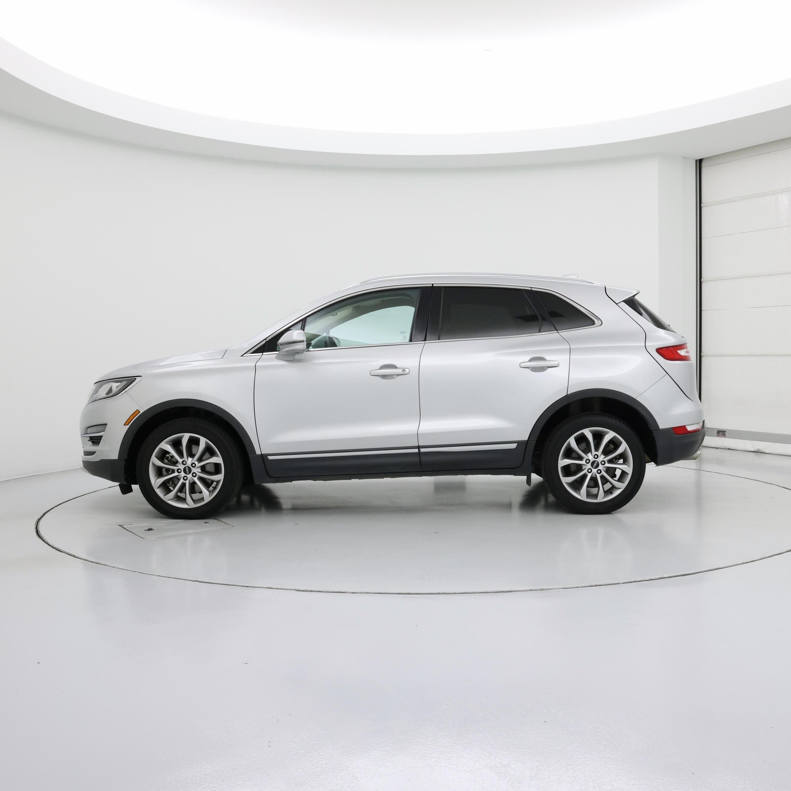 Thumbnail: 2016 Lincoln MKC - 3