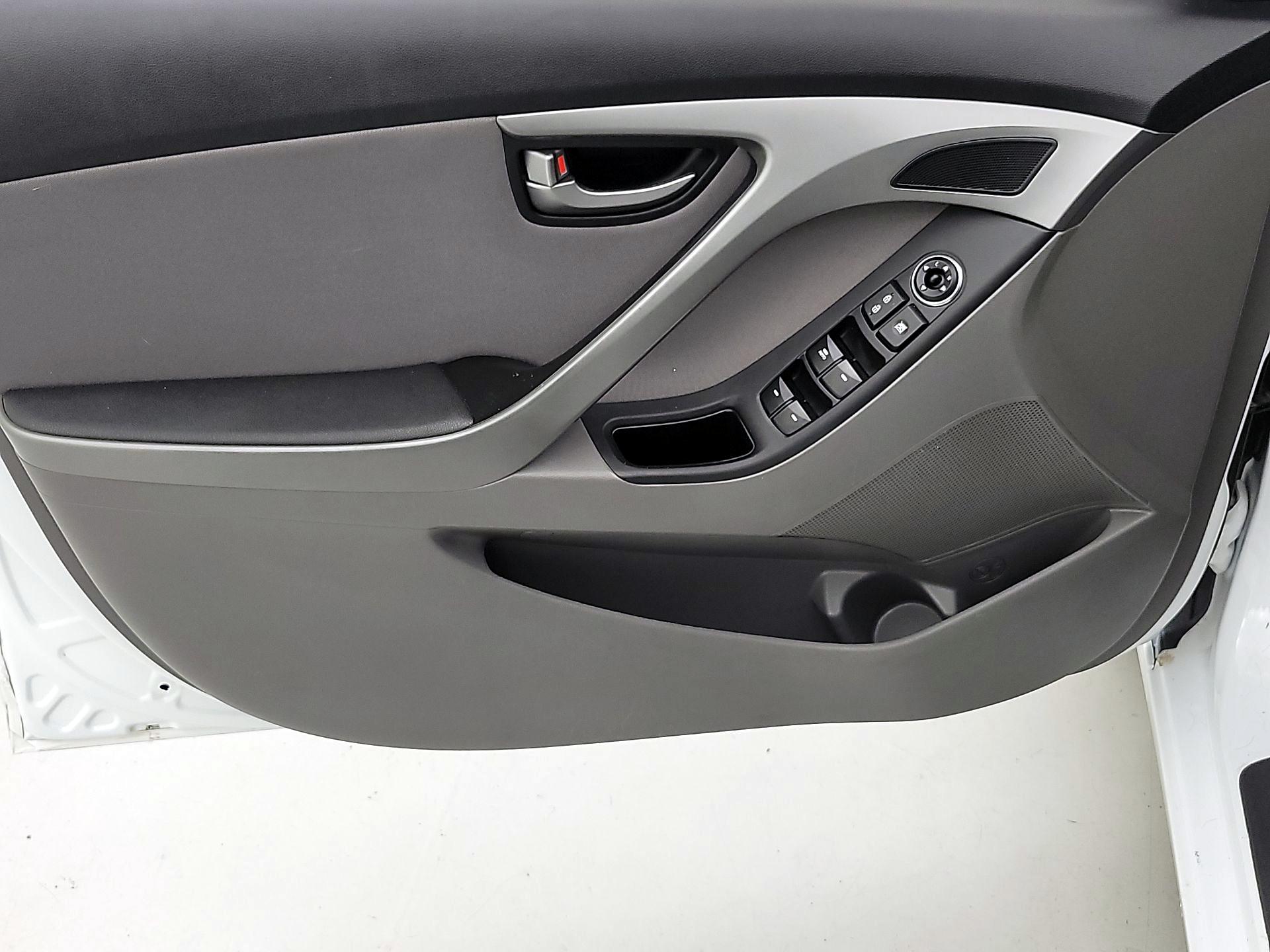 Thumbnail: 2016 Hyundai Elantra - 12