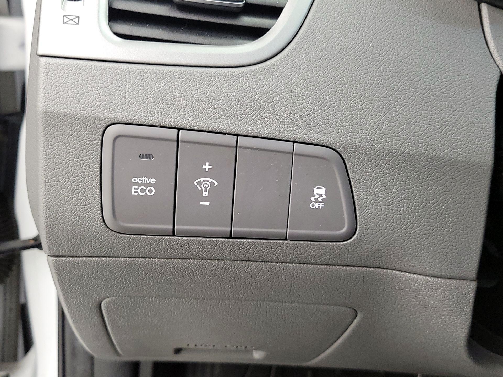 Thumbnail: 2016 Hyundai Elantra - 13