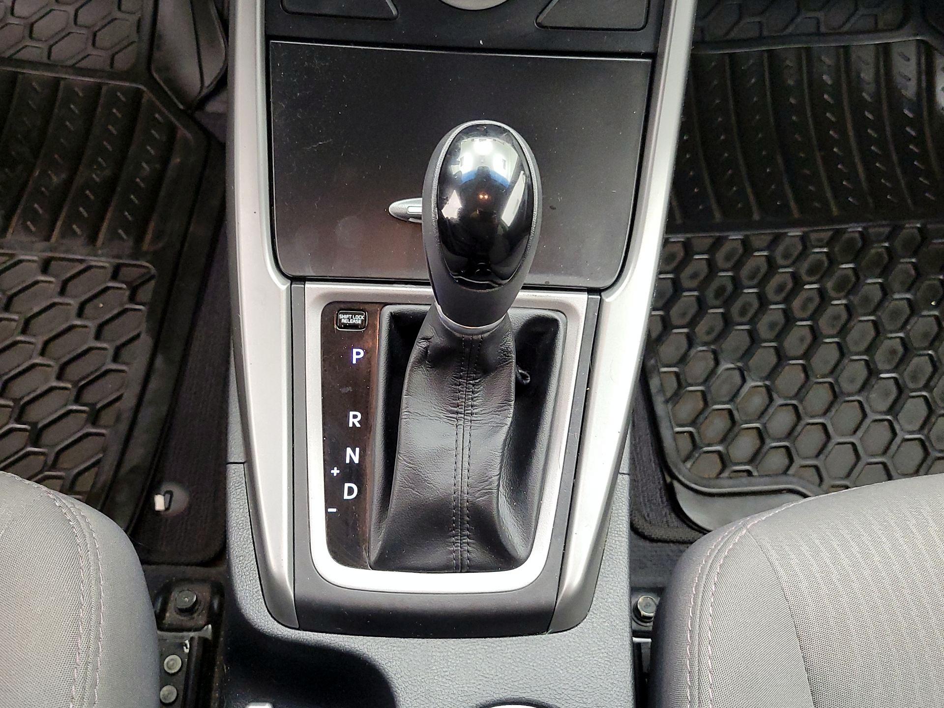 Thumbnail: 2016 Hyundai Elantra - 17