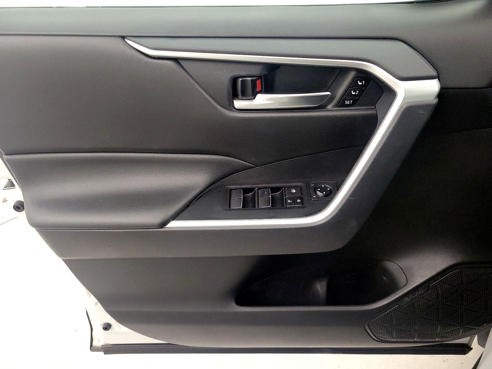 Thumbnail: 2021 Toyota RAV4 - 12