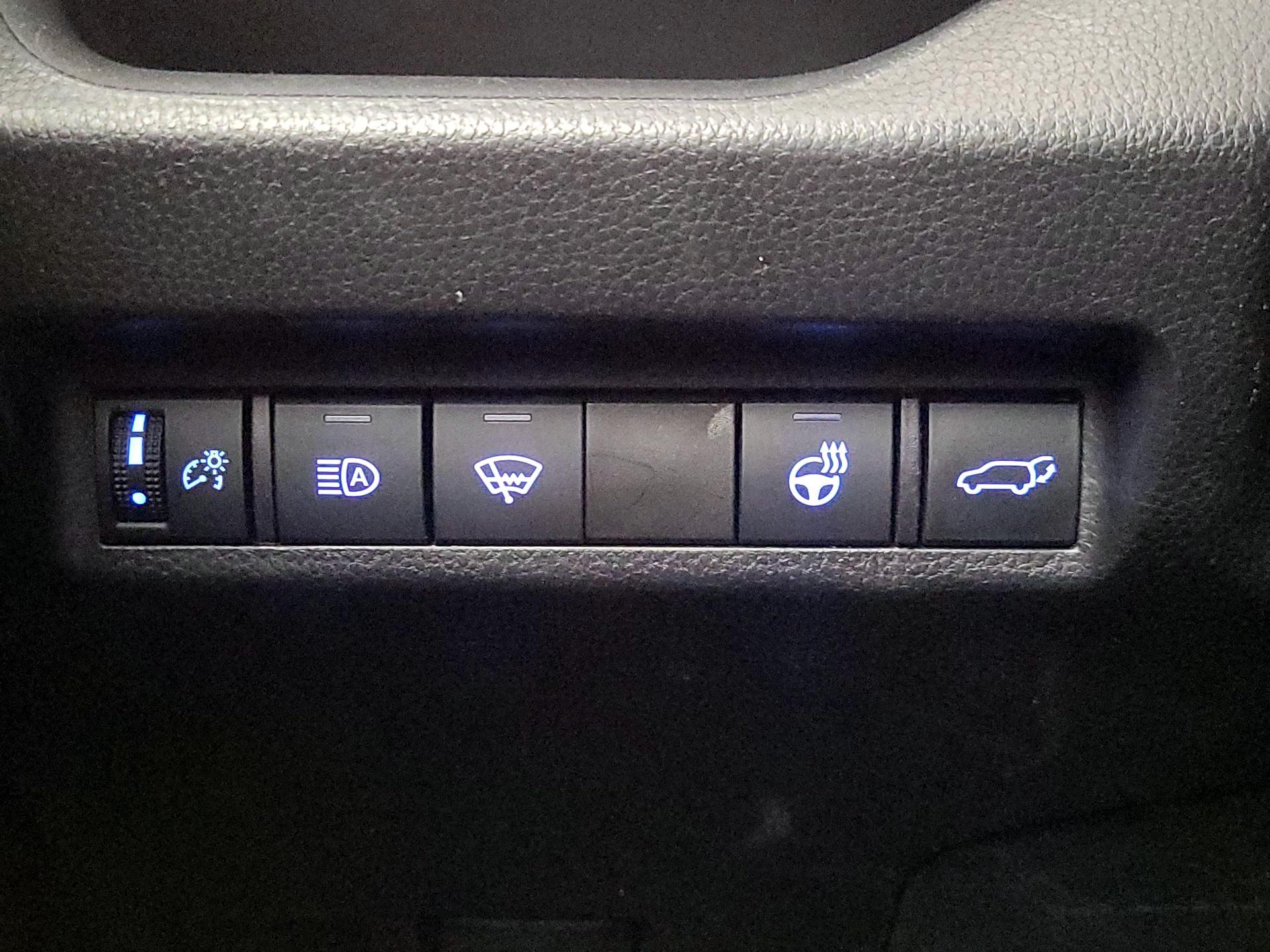 Thumbnail: 2021 Toyota RAV4 - 13