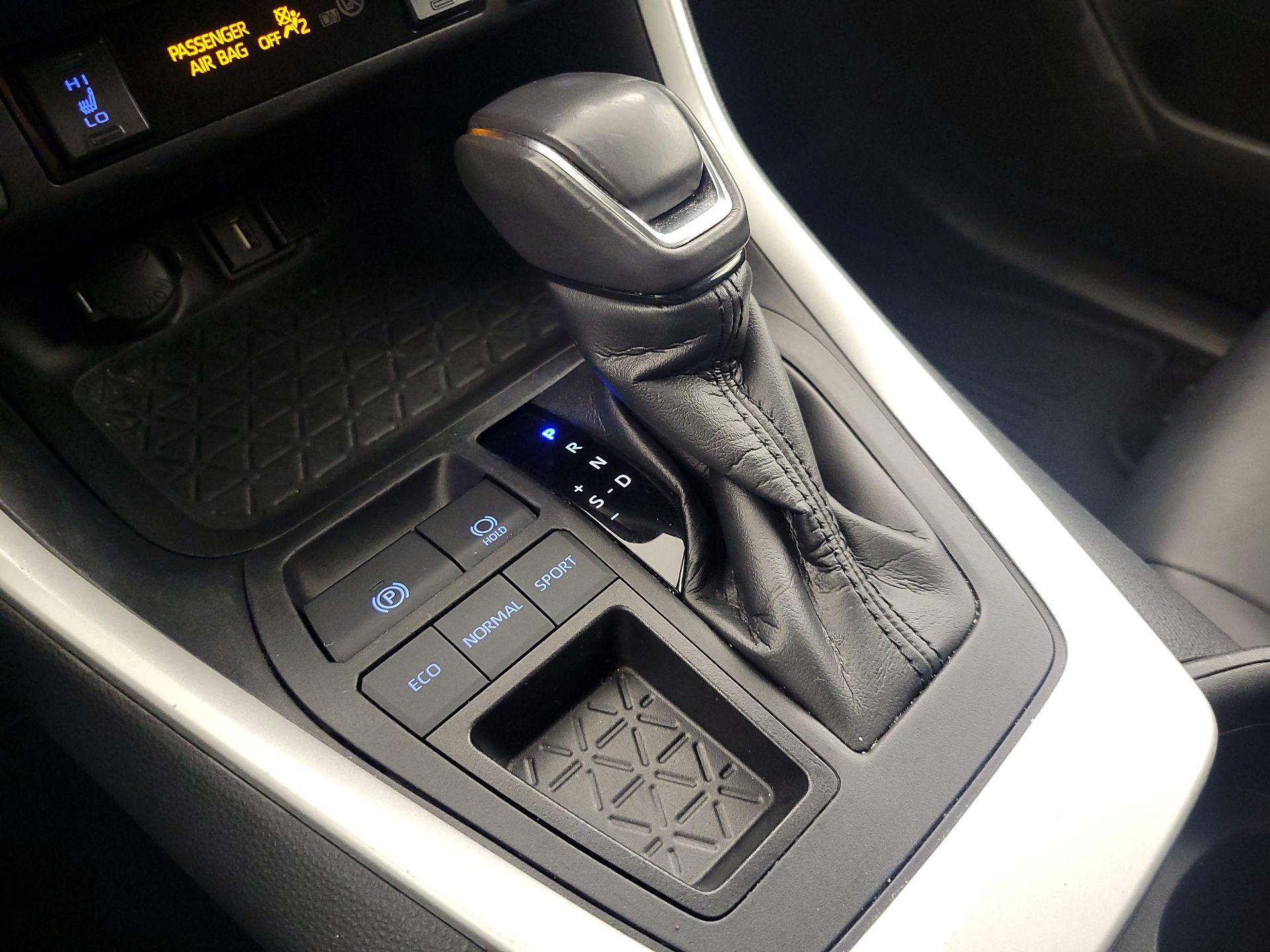 Thumbnail: 2021 Toyota RAV4 - 17