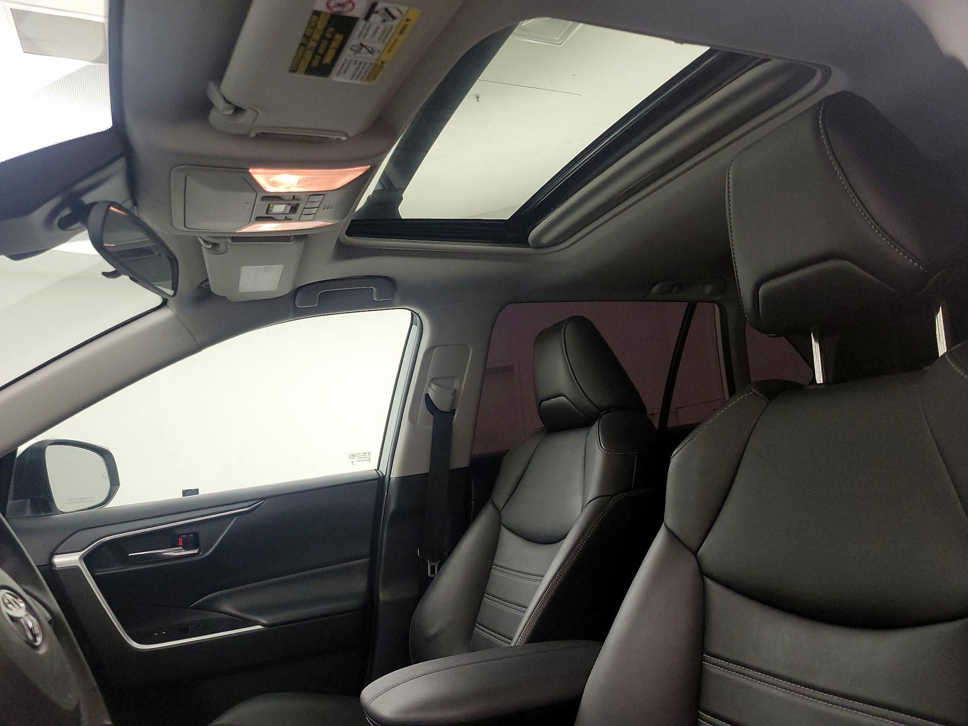 Thumbnail: 2021 Toyota RAV4 - 19