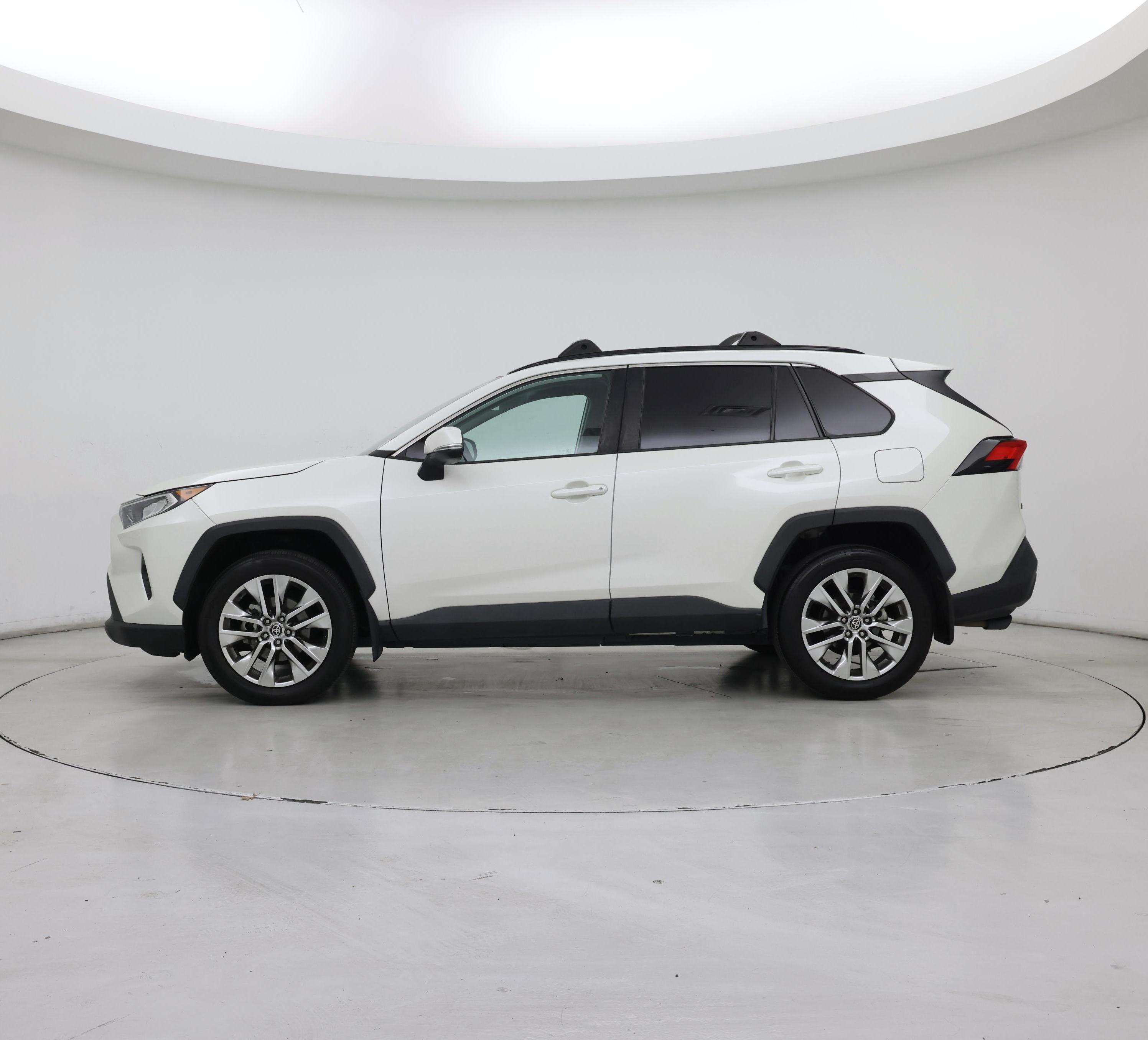 Thumbnail: 2021 Toyota RAV4 - 3
