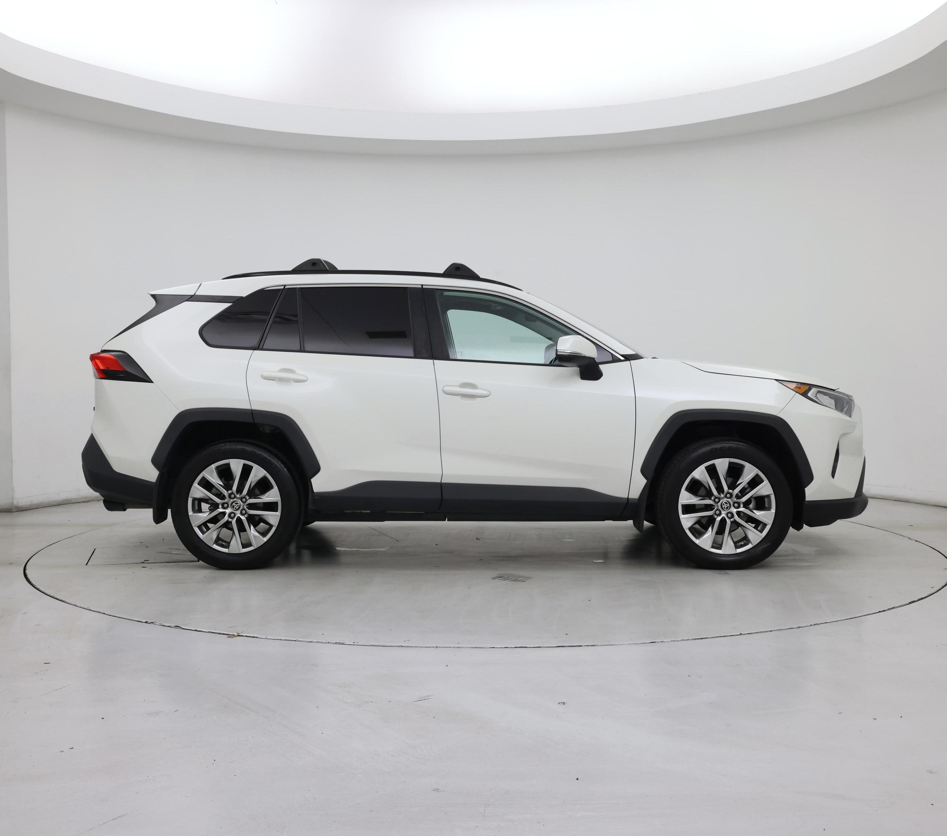 Thumbnail: 2021 Toyota RAV4 - 7