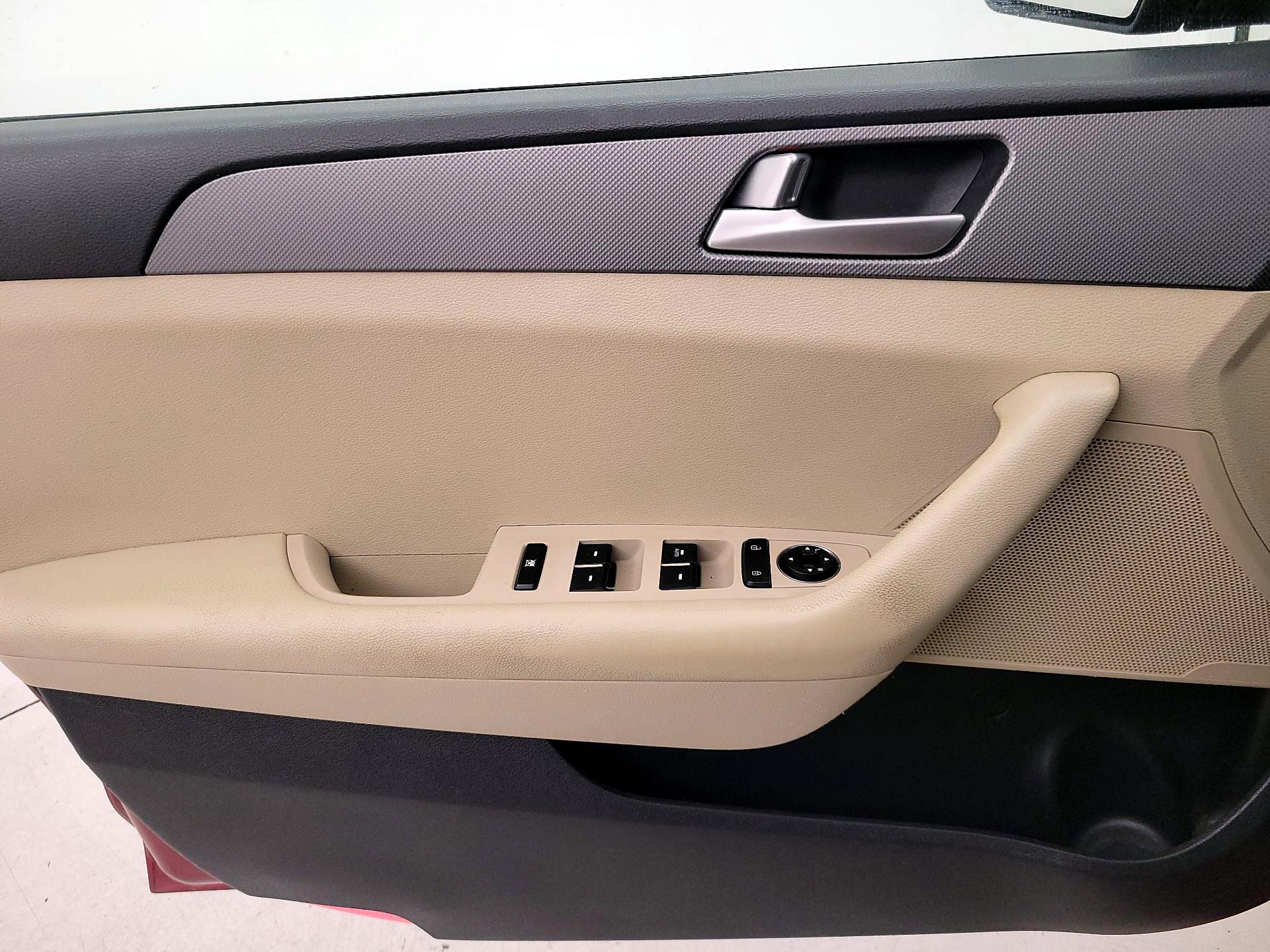 Thumbnail: 2015 Hyundai Sonata - 12