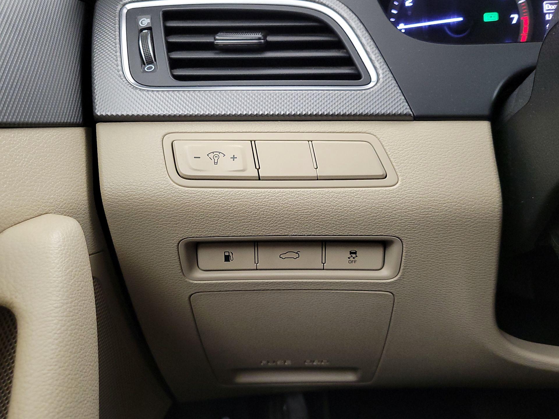 Thumbnail: 2015 Hyundai Sonata - 13