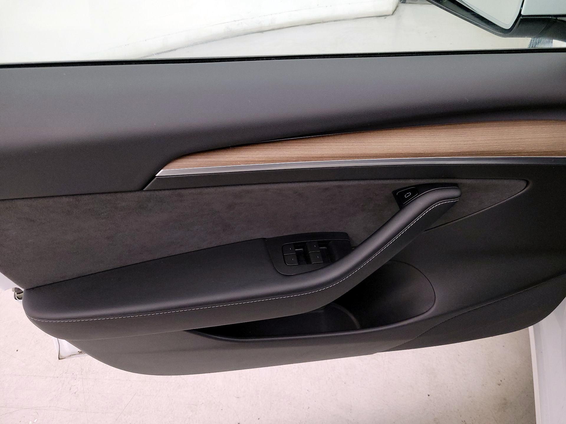 Thumbnail: 2022 Tesla Model 3 - 12