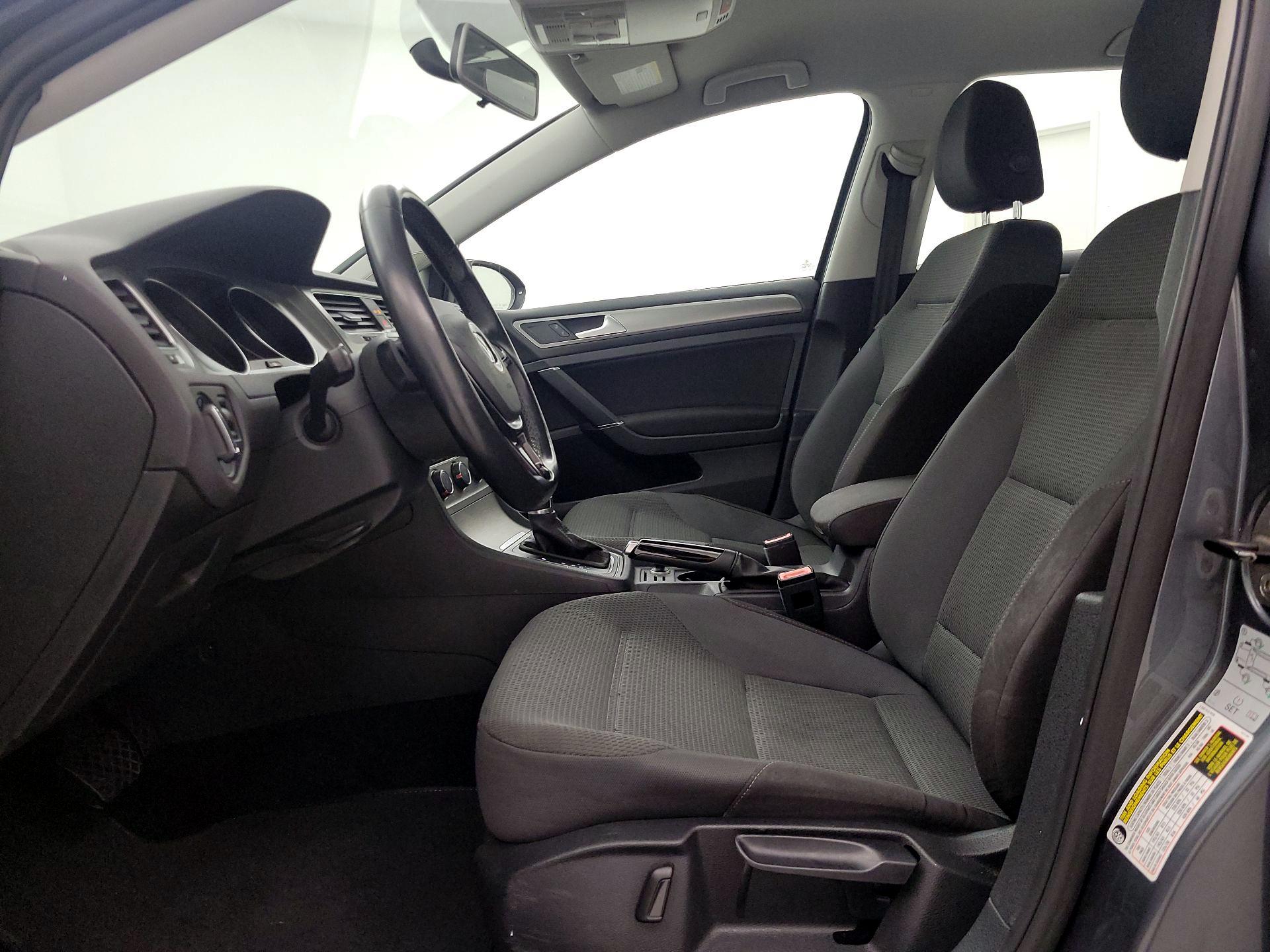 Thumbnail: 2016 Volkswagen Golf - 11