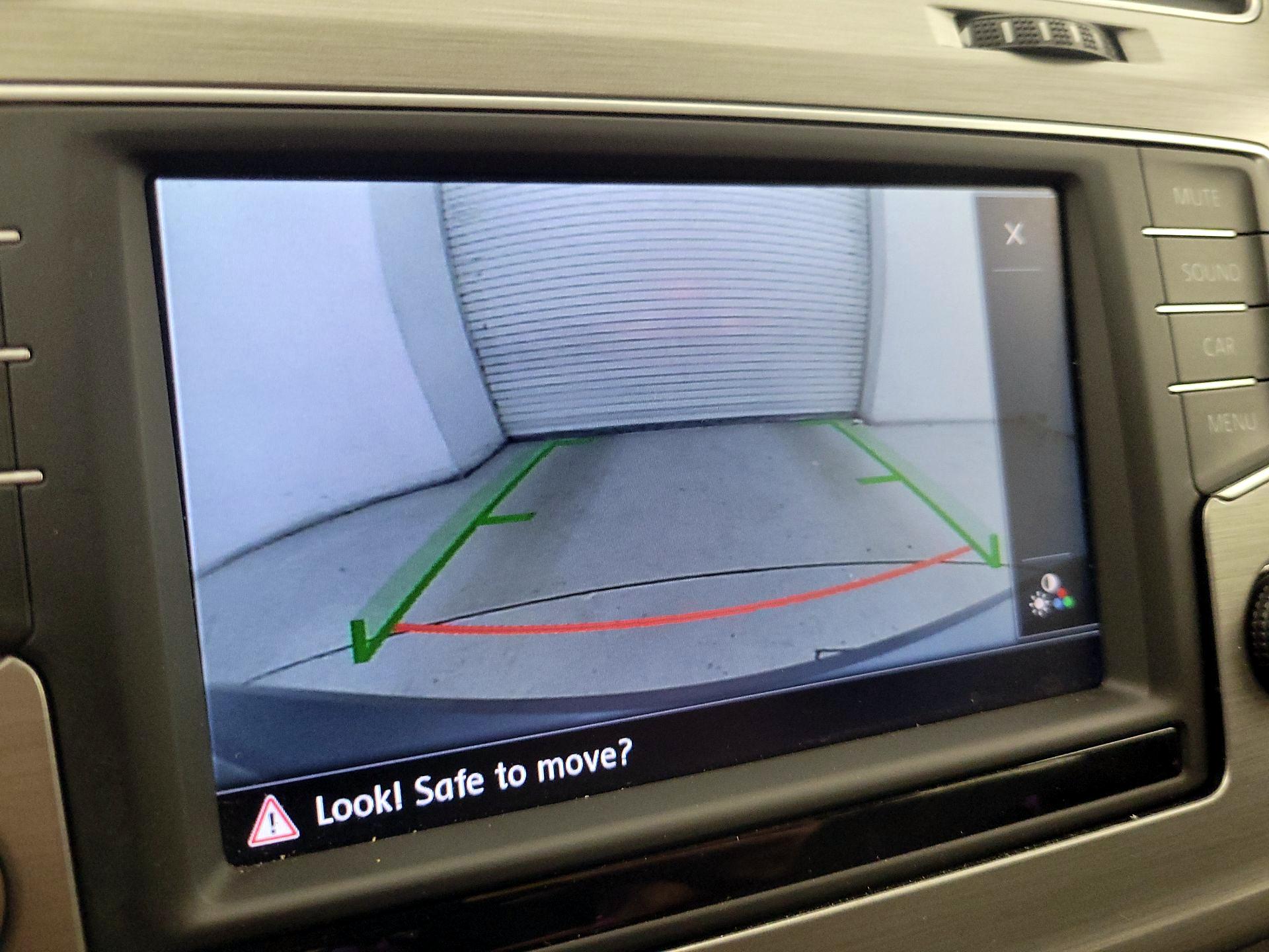 Thumbnail: 2016 Volkswagen Golf - 14