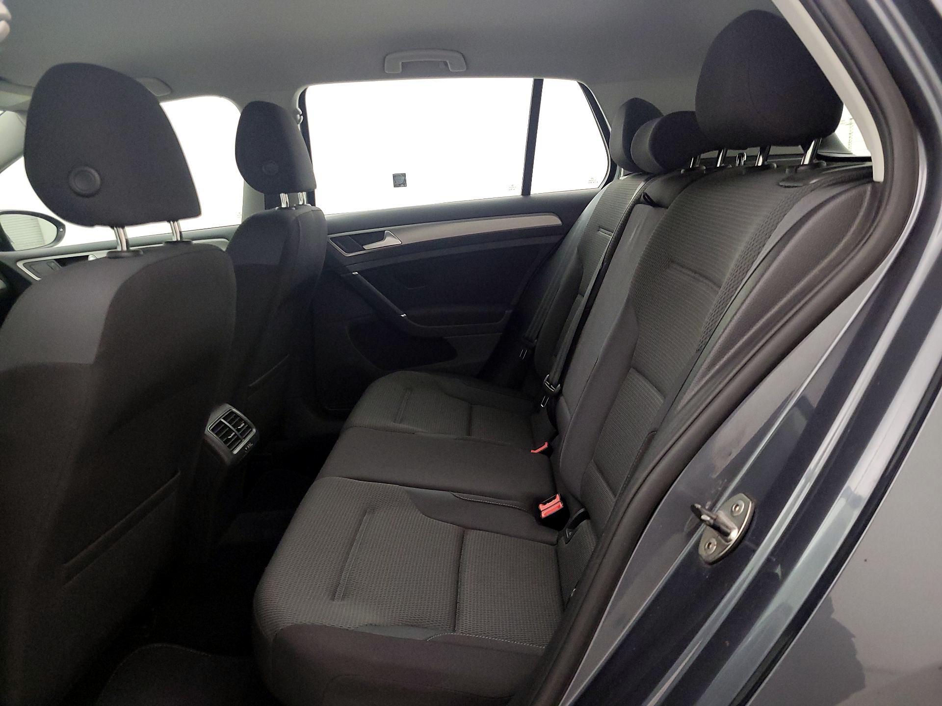 Thumbnail: 2016 Volkswagen Golf - 18