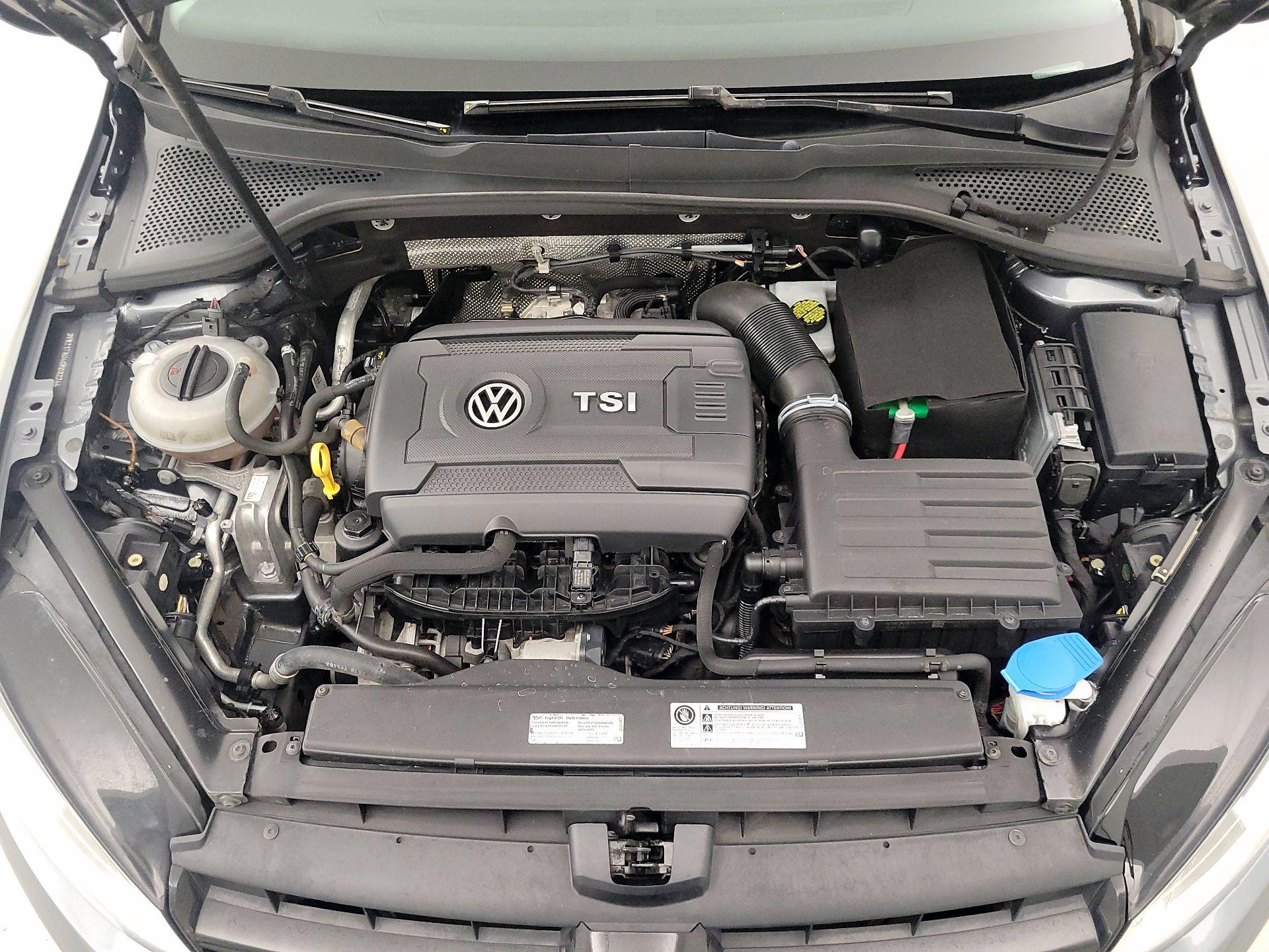 Thumbnail: 2016 Volkswagen Golf - 20