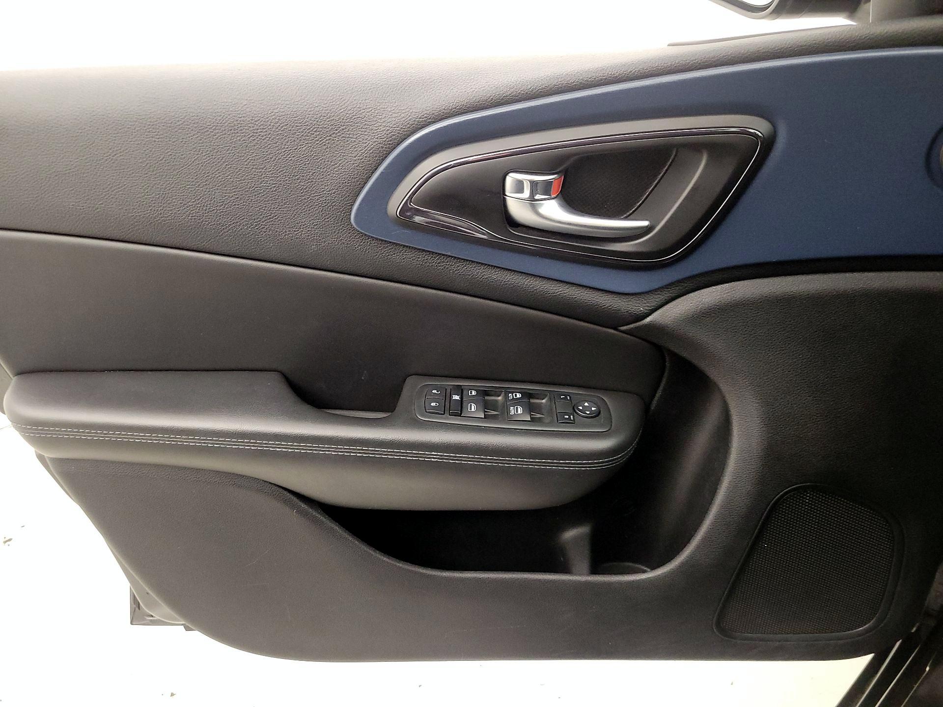 Thumbnail: 2015 Chrysler 200 - 12