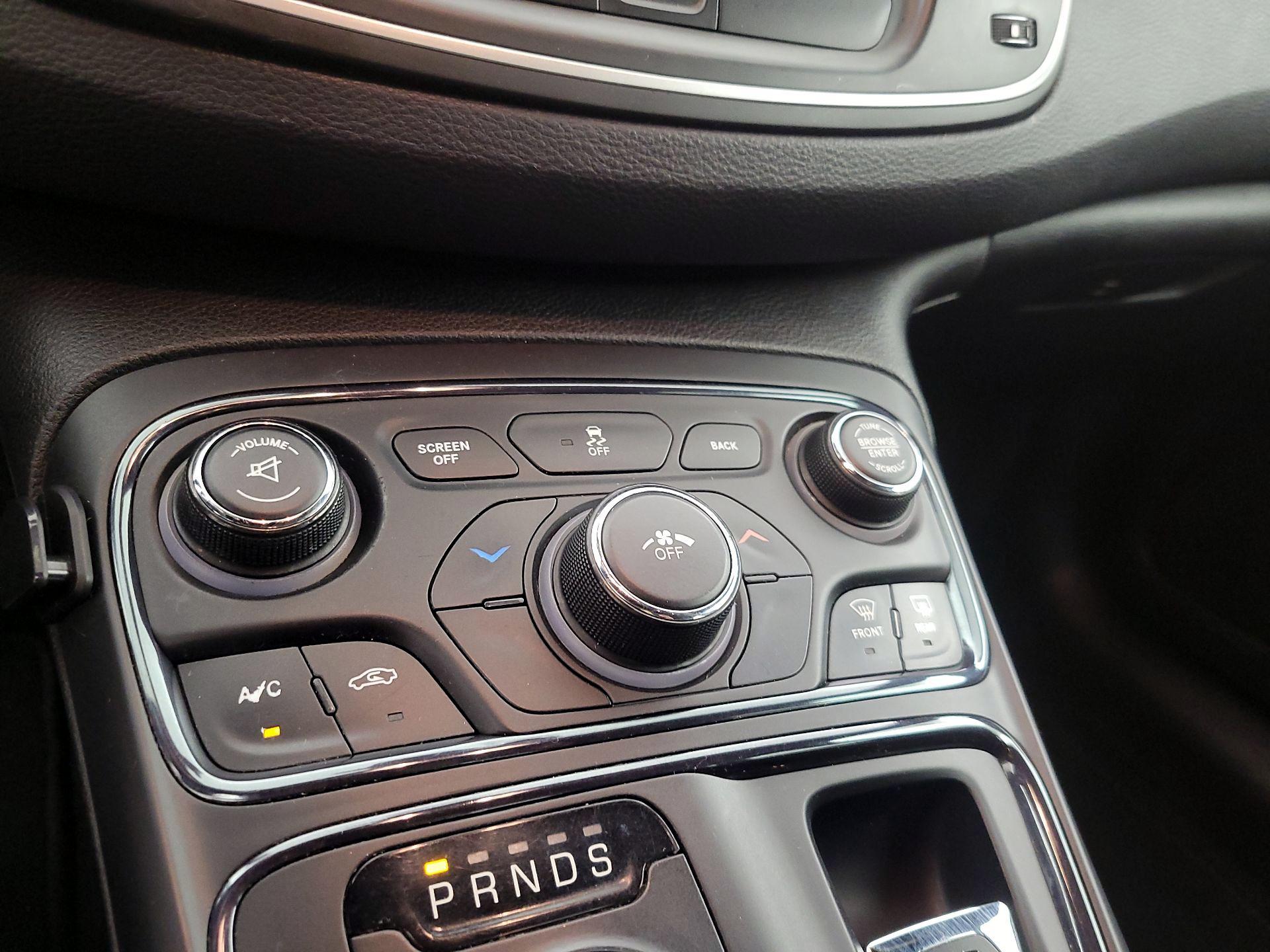 Thumbnail: 2015 Chrysler 200 - 15