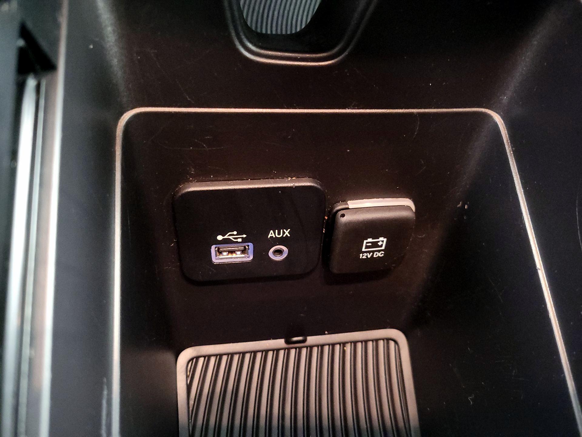 Thumbnail: 2015 Chrysler 200 - 17