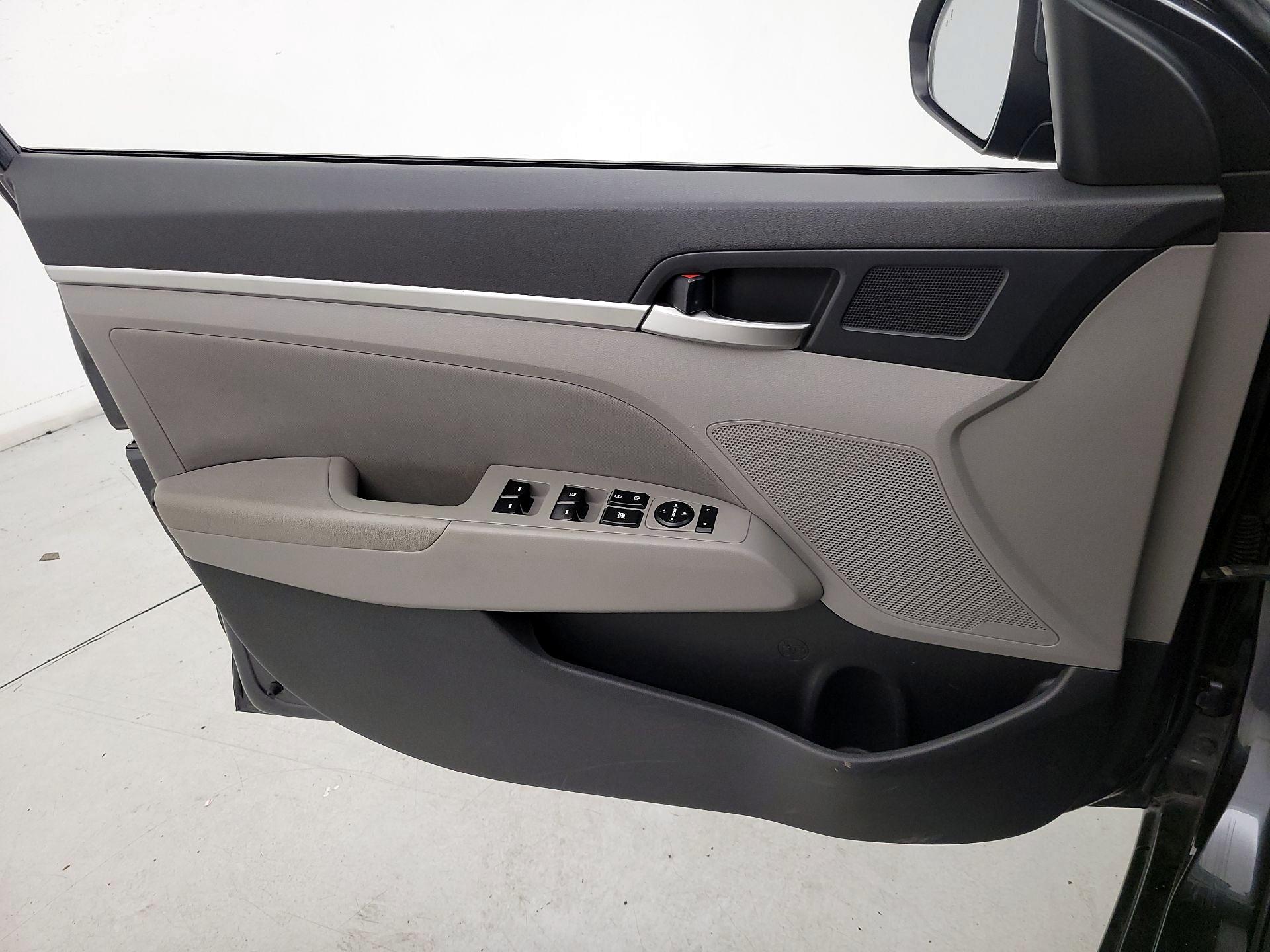 Thumbnail: 2020 Hyundai Elantra - 12