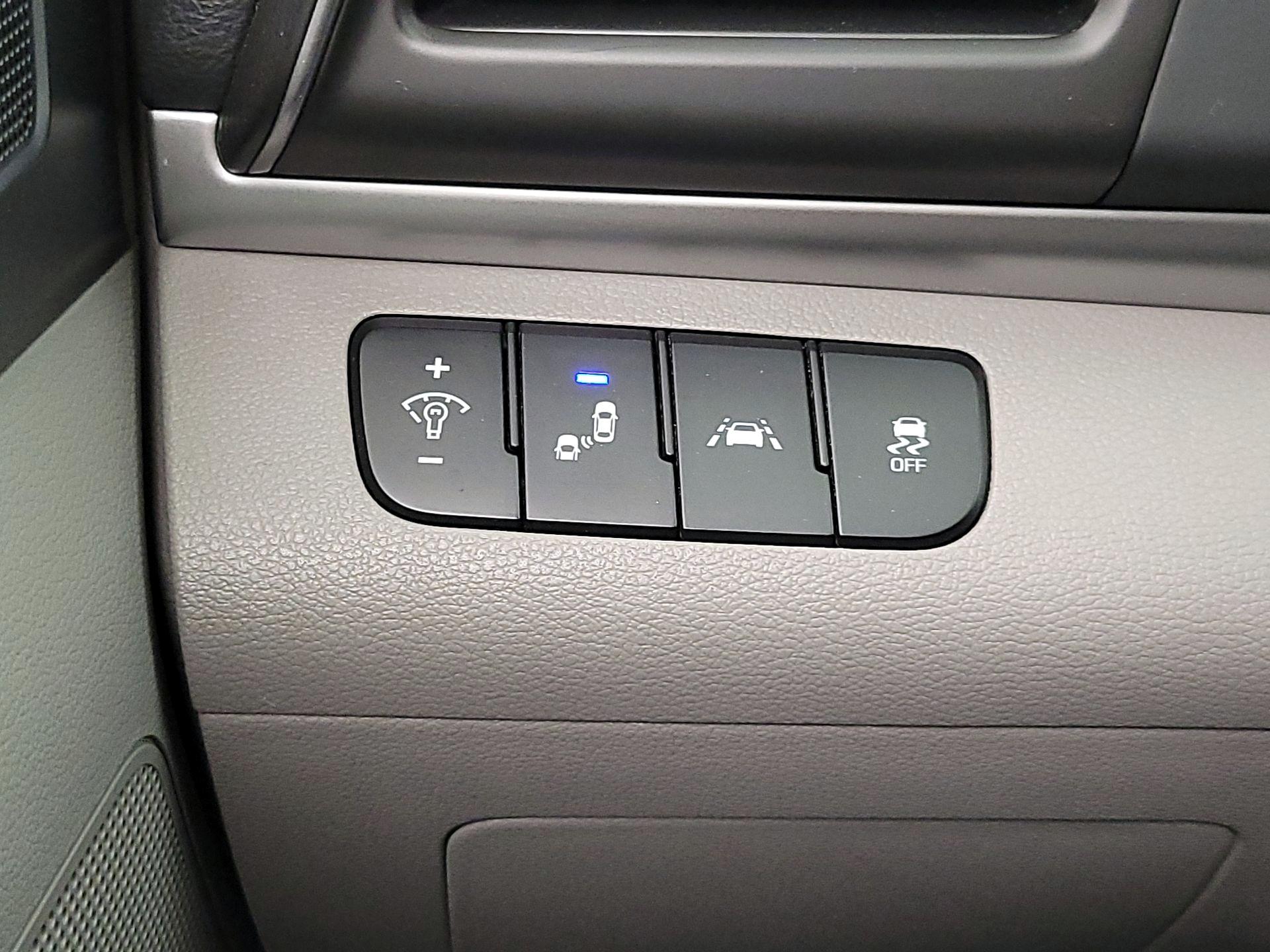 Thumbnail: 2020 Hyundai Elantra - 13