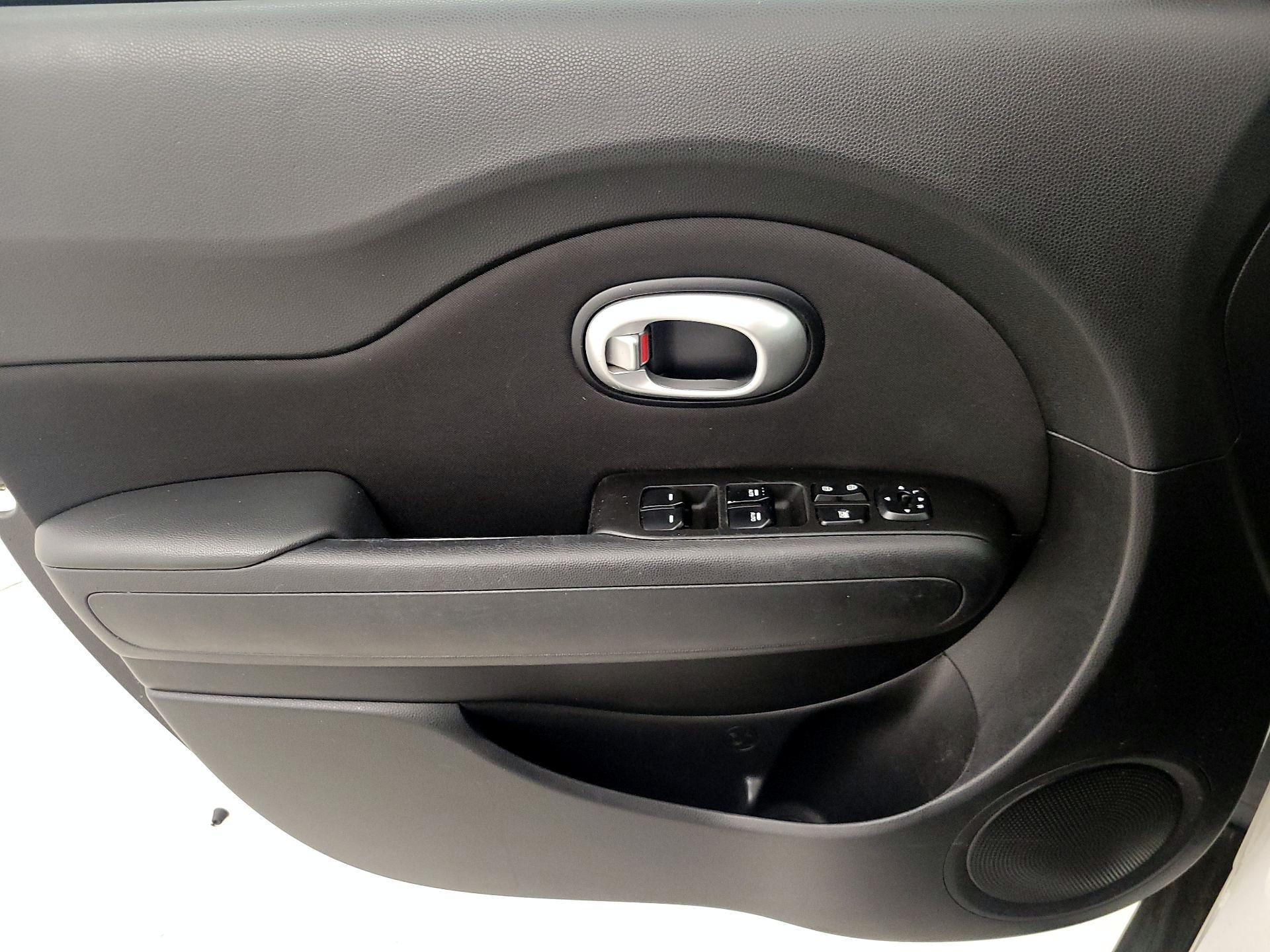 Thumbnail: 2015 Kia Soul - 12