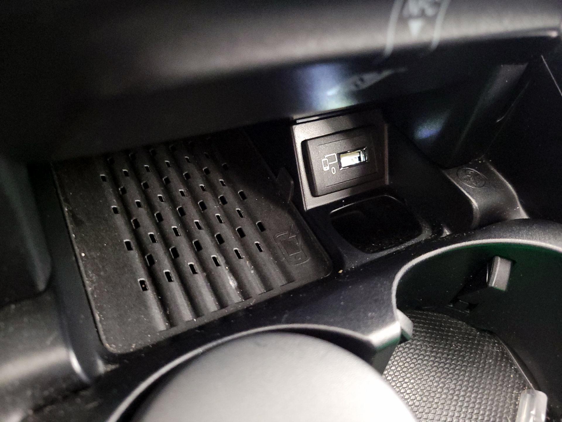 Thumbnail: 2017 Mercedes-Benz E-Class - 19