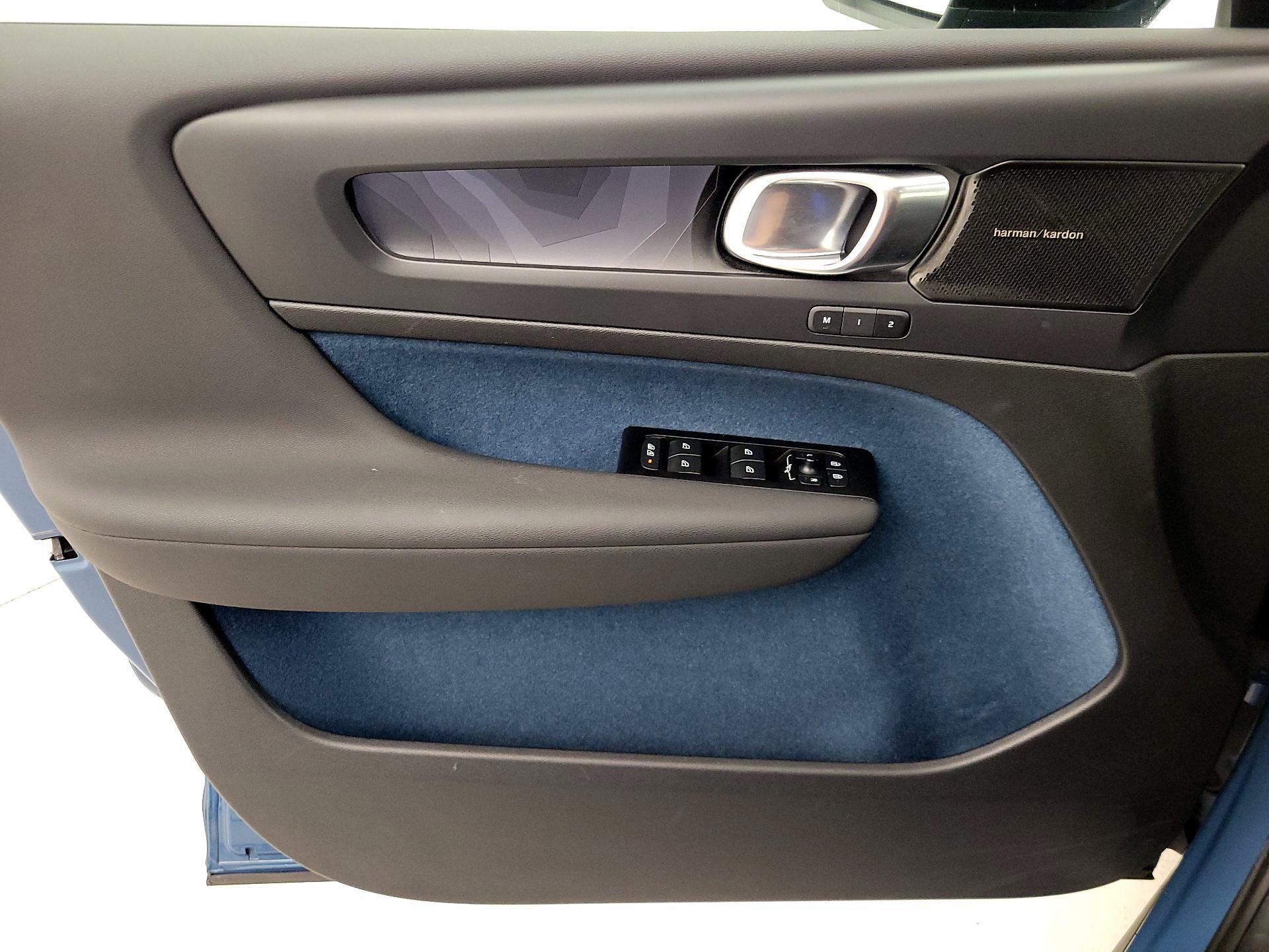 Thumbnail: 2022 Volvo C40 - 12