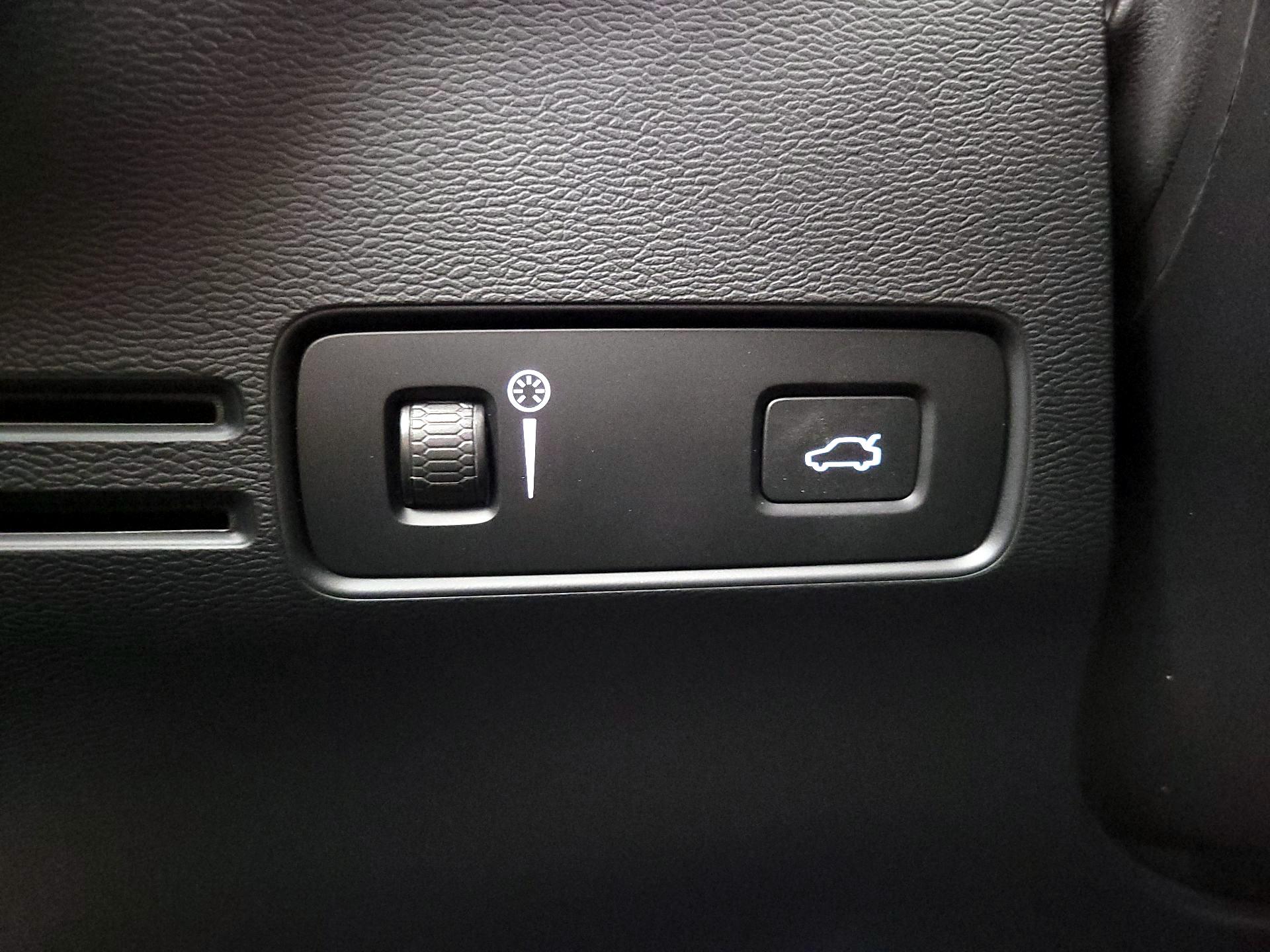 Thumbnail: 2022 Volvo C40 - 13