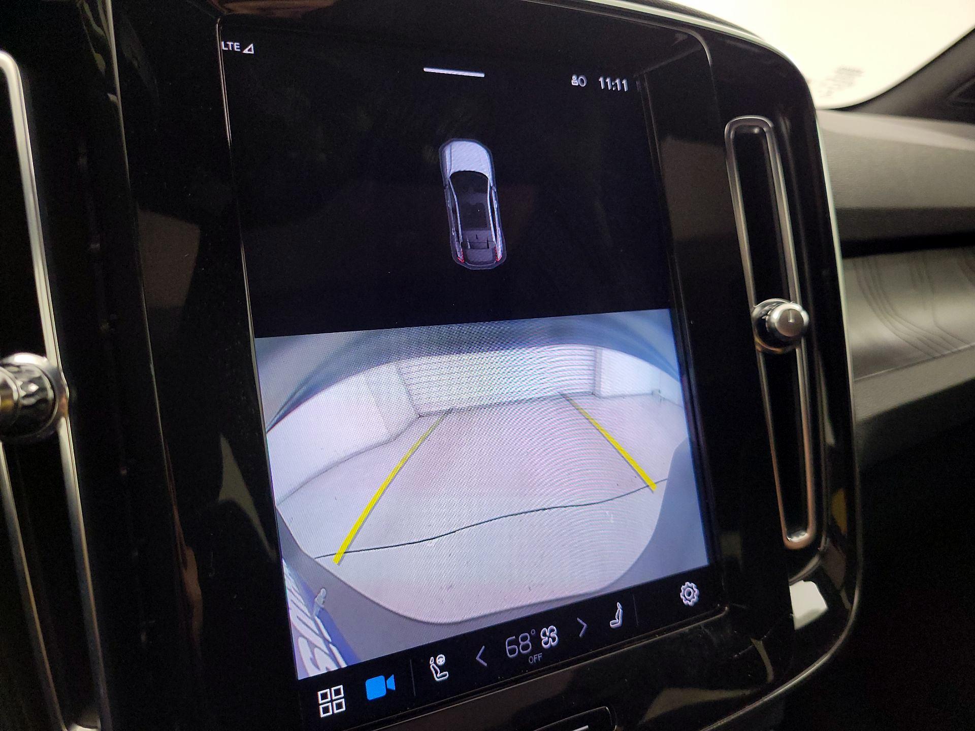 Thumbnail: 2022 Volvo C40 - 14