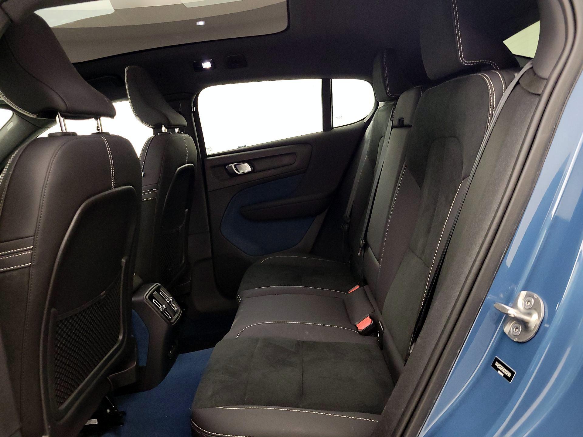 Thumbnail: 2022 Volvo C40 - 20