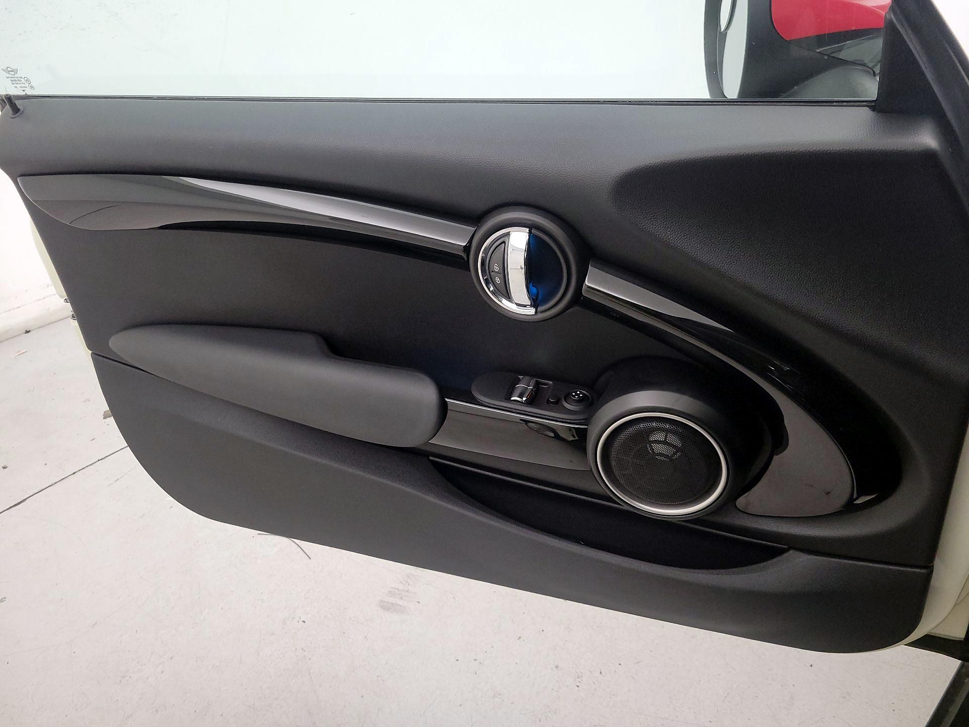 Thumbnail: 2015 MINI Cooper Hardtop - 12