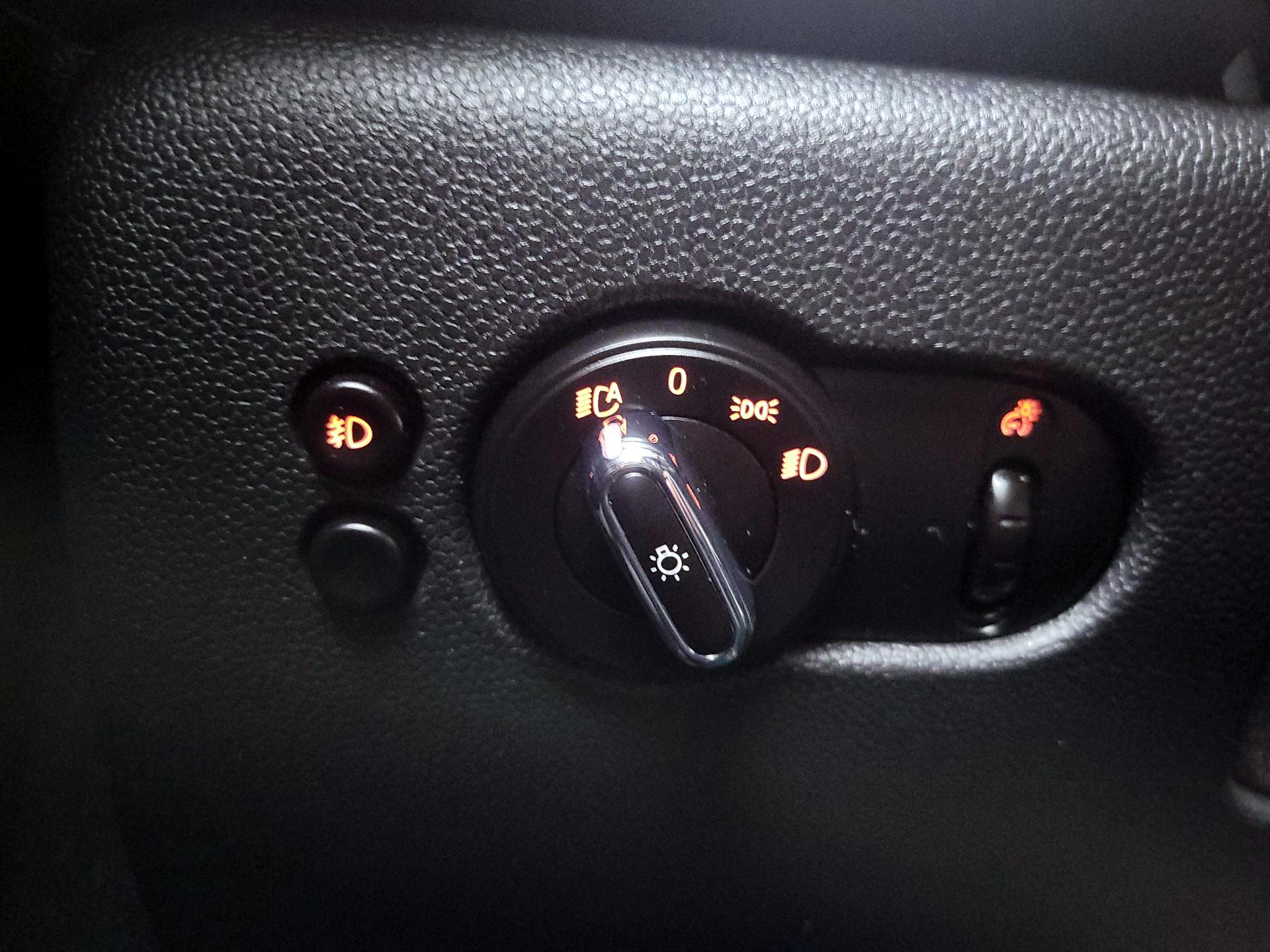 Thumbnail: 2015 MINI Cooper Hardtop - 13