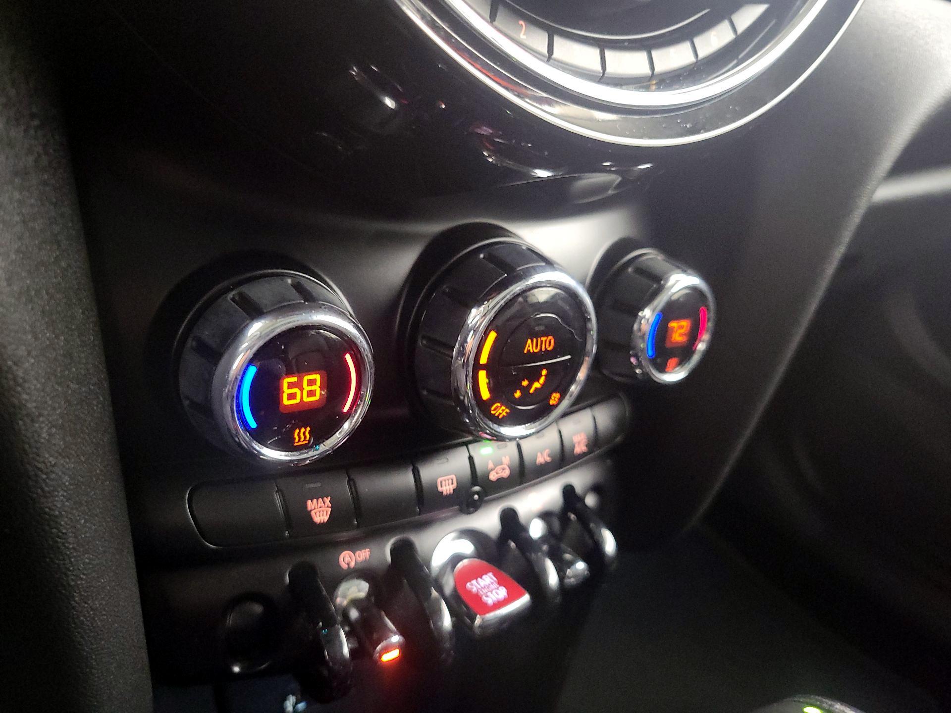 Thumbnail: 2015 MINI Cooper Hardtop - 16