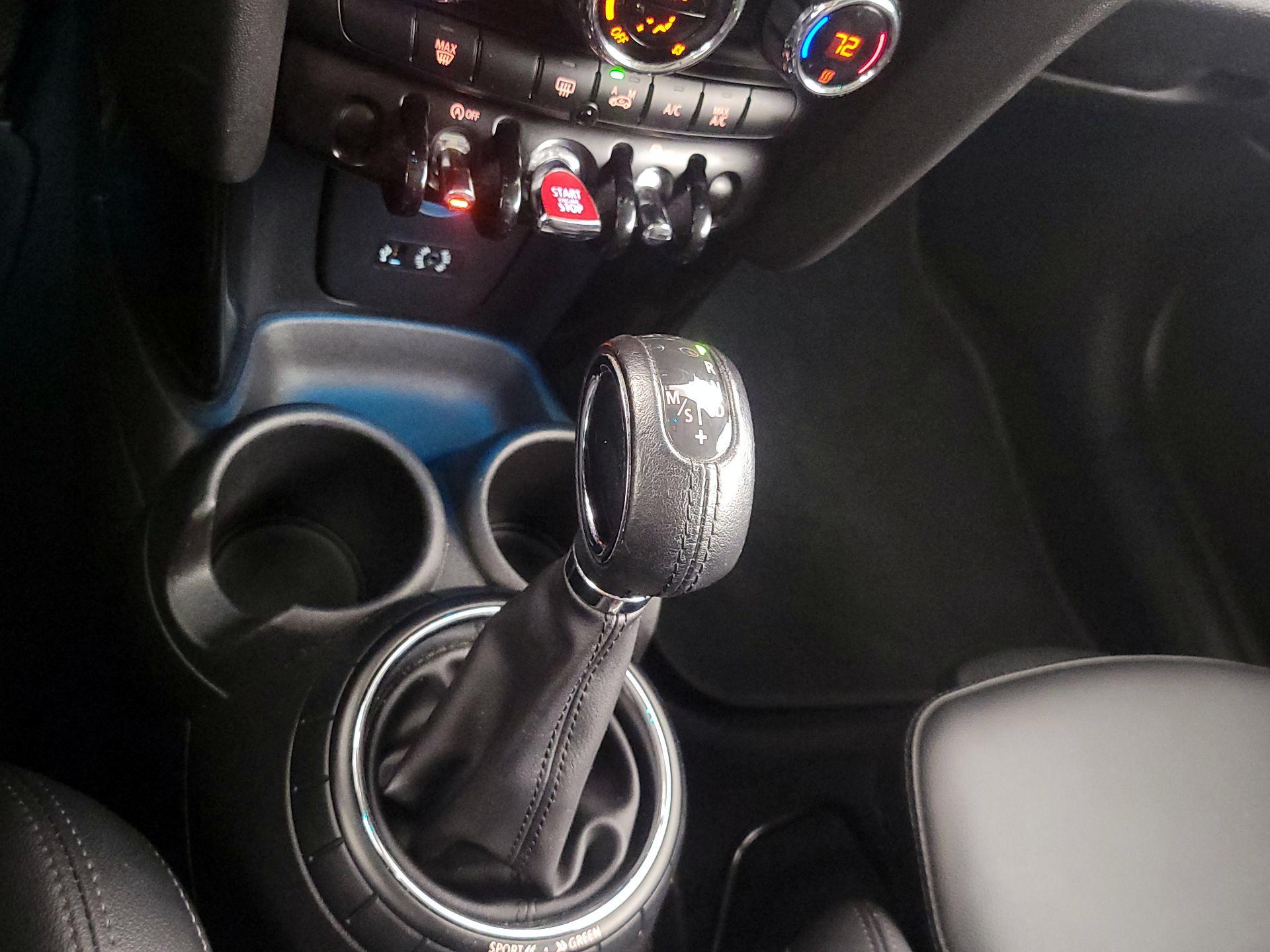 Thumbnail: 2015 MINI Cooper Hardtop - 17