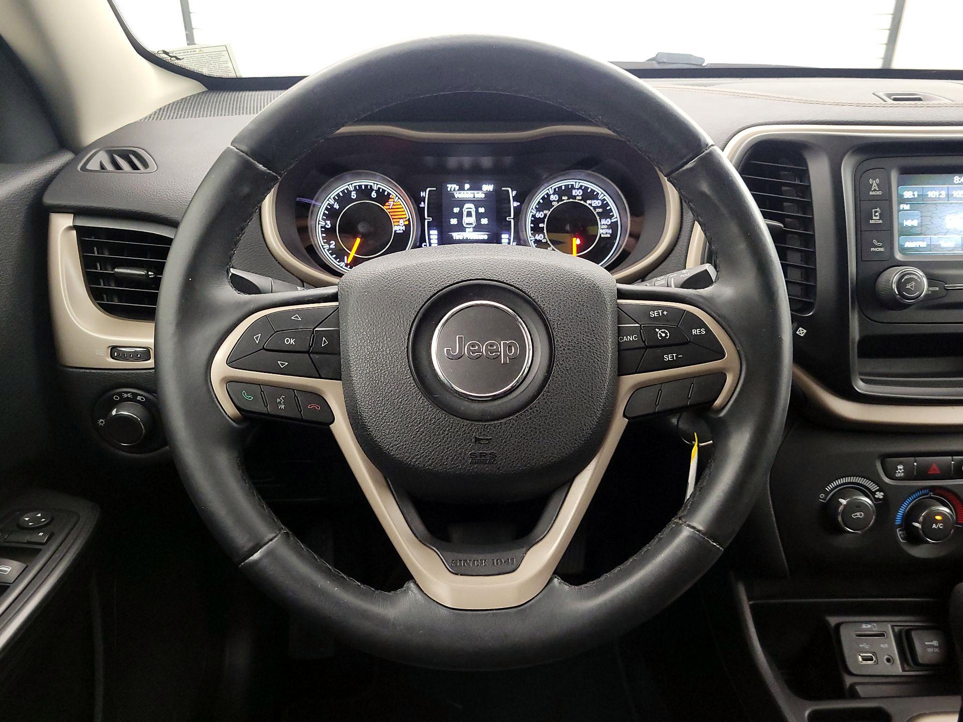 Thumbnail: 2017 Jeep Cherokee - 10