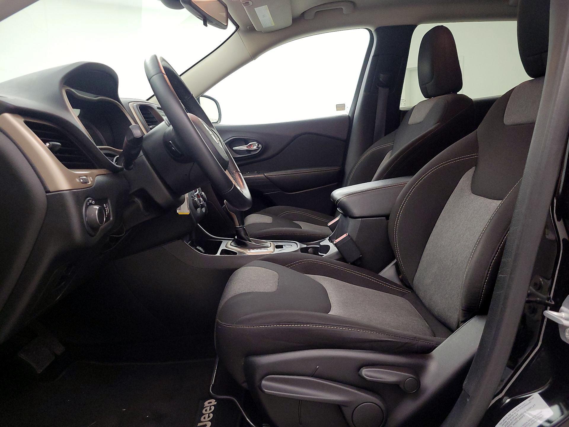 Thumbnail: 2017 Jeep Cherokee - 11