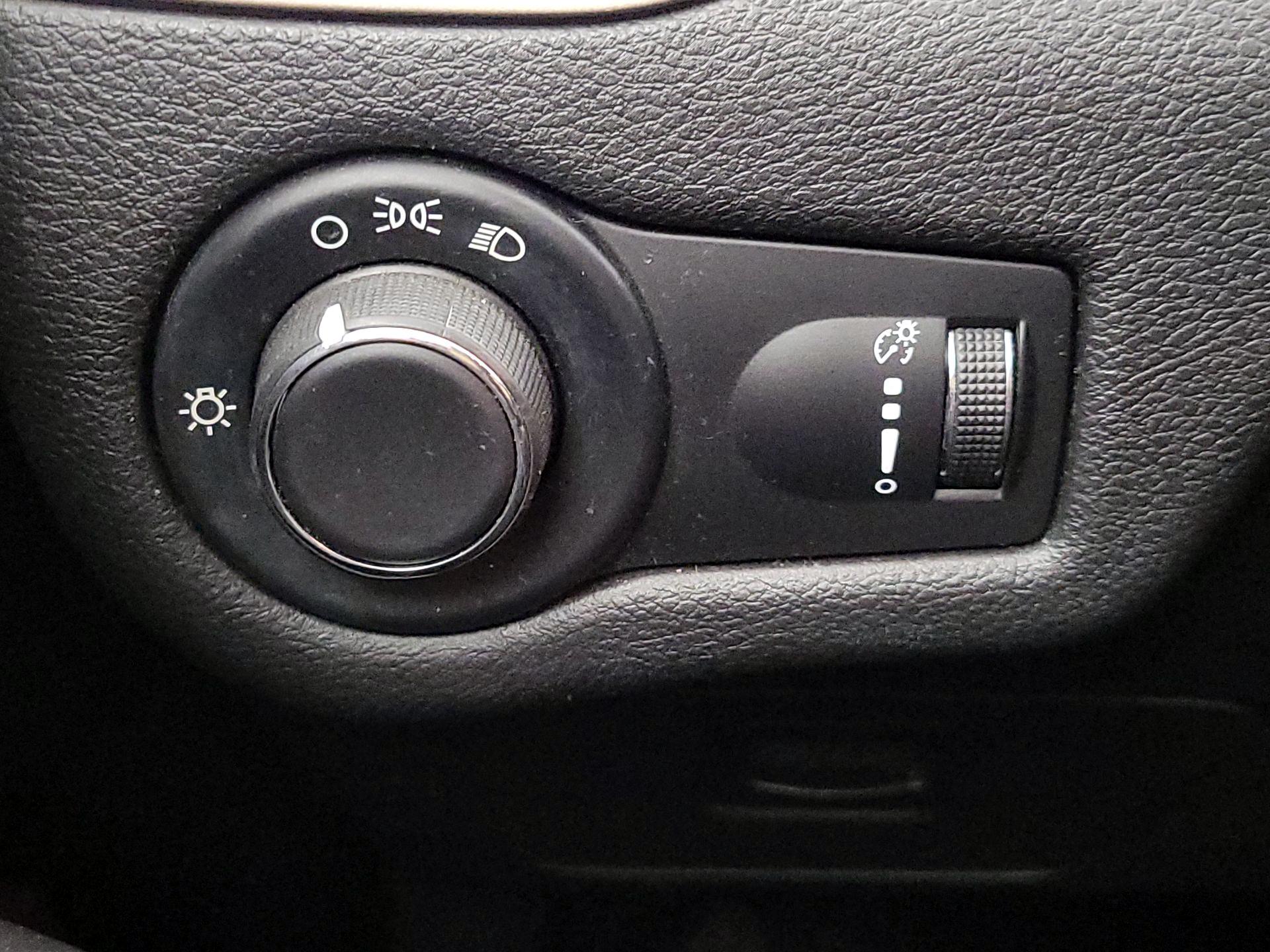 Thumbnail: 2017 Jeep Cherokee - 13