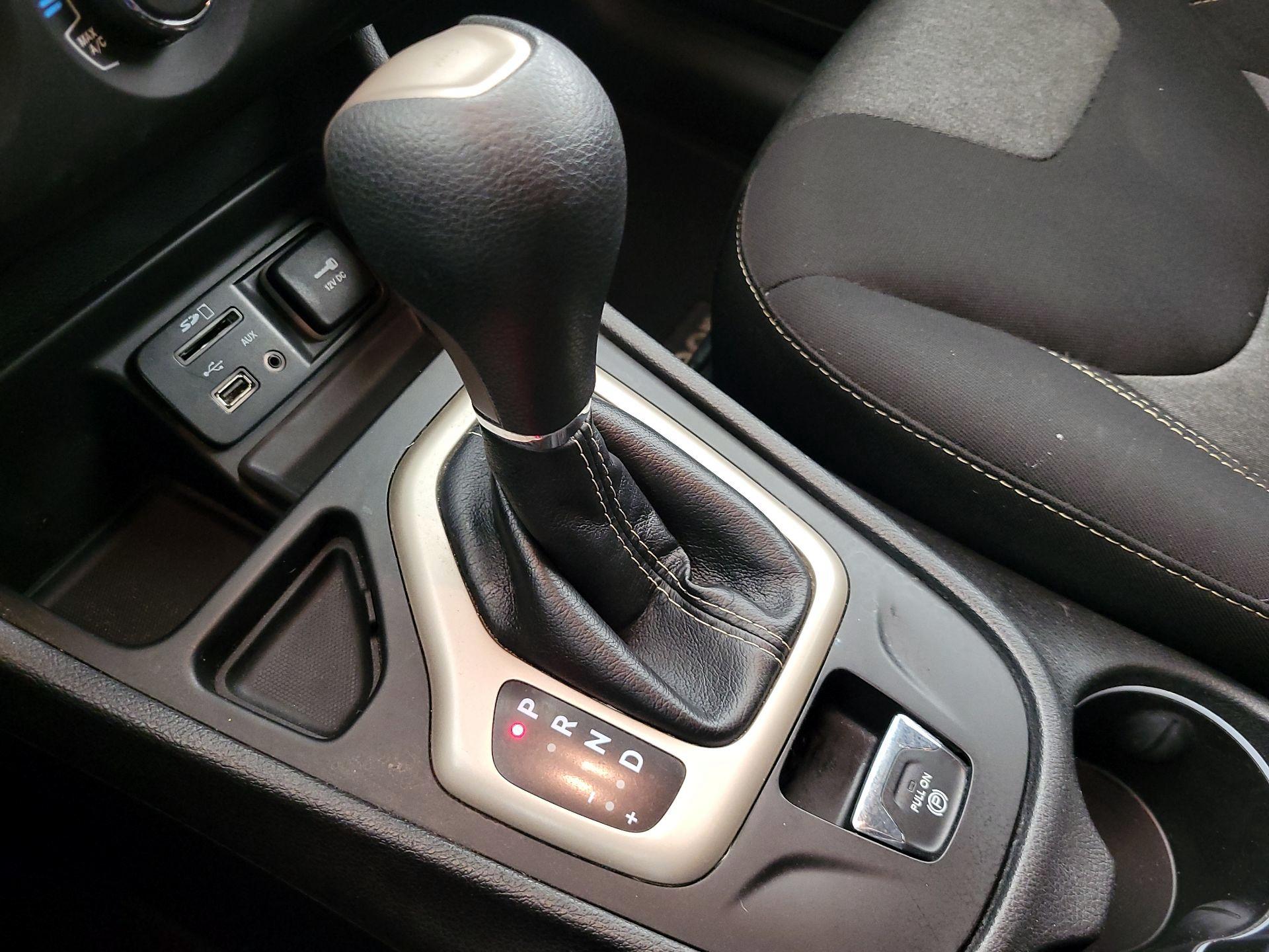 Thumbnail: 2017 Jeep Cherokee - 16