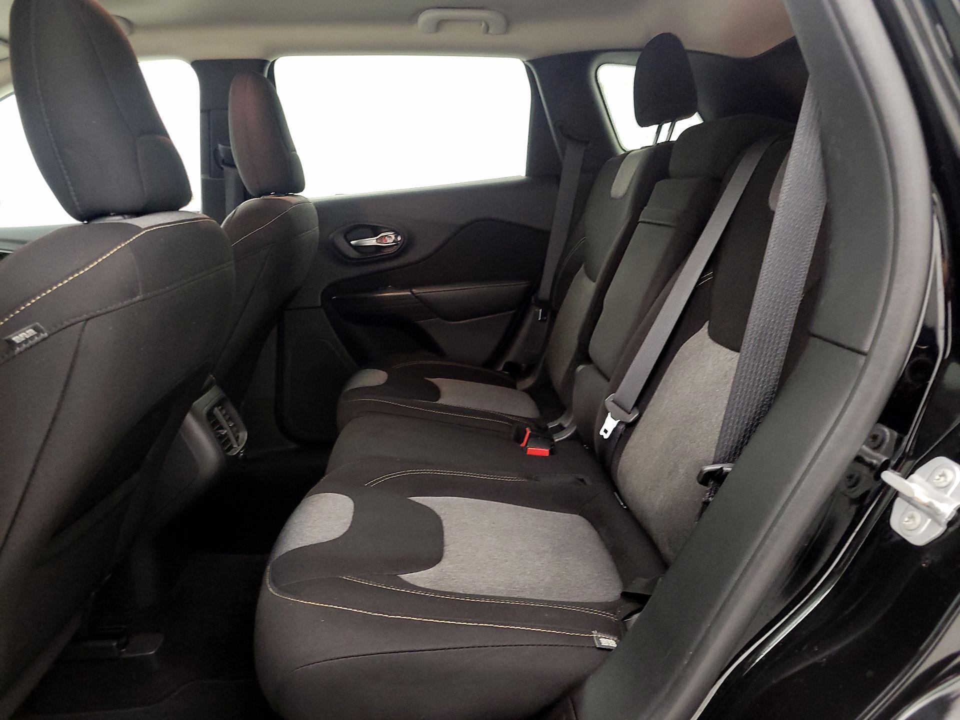 Thumbnail: 2017 Jeep Cherokee - 18