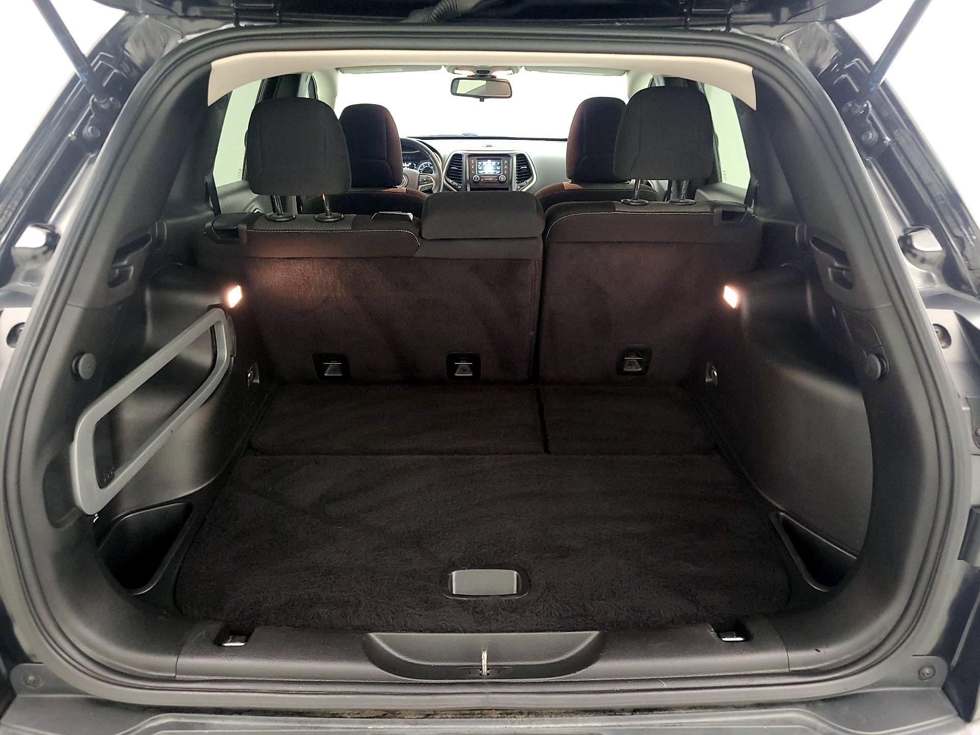 Thumbnail: 2017 Jeep Cherokee - 19