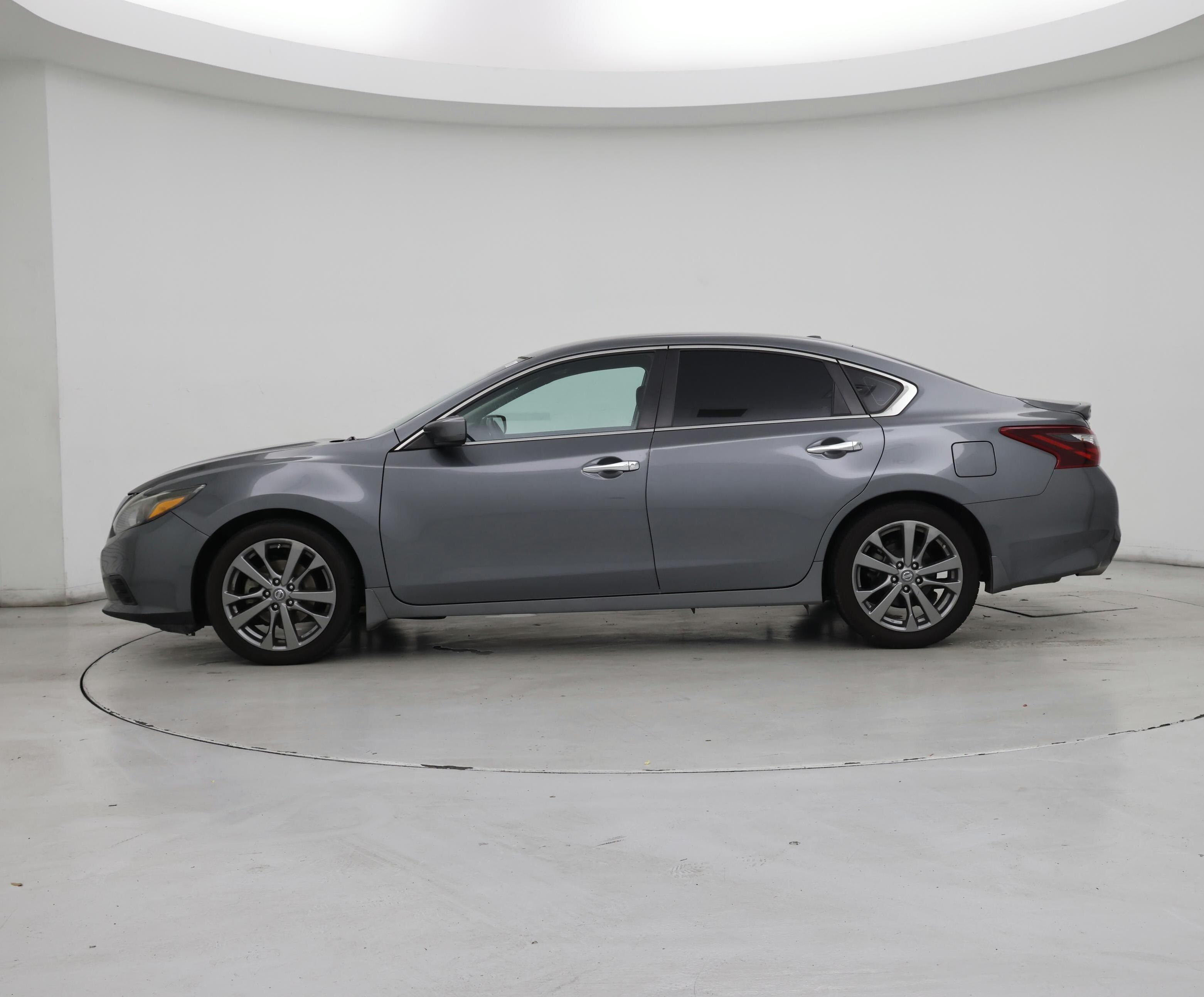 Thumbnail: 2018 Nissan Altima - 3