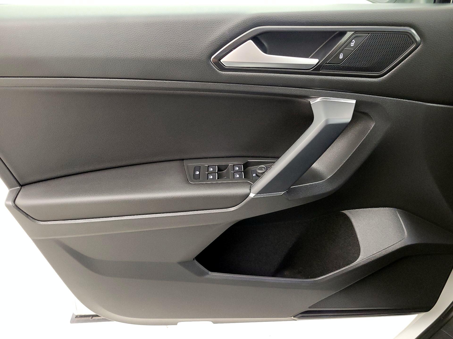 Thumbnail: 2018 Volkswagen Tiguan - 12