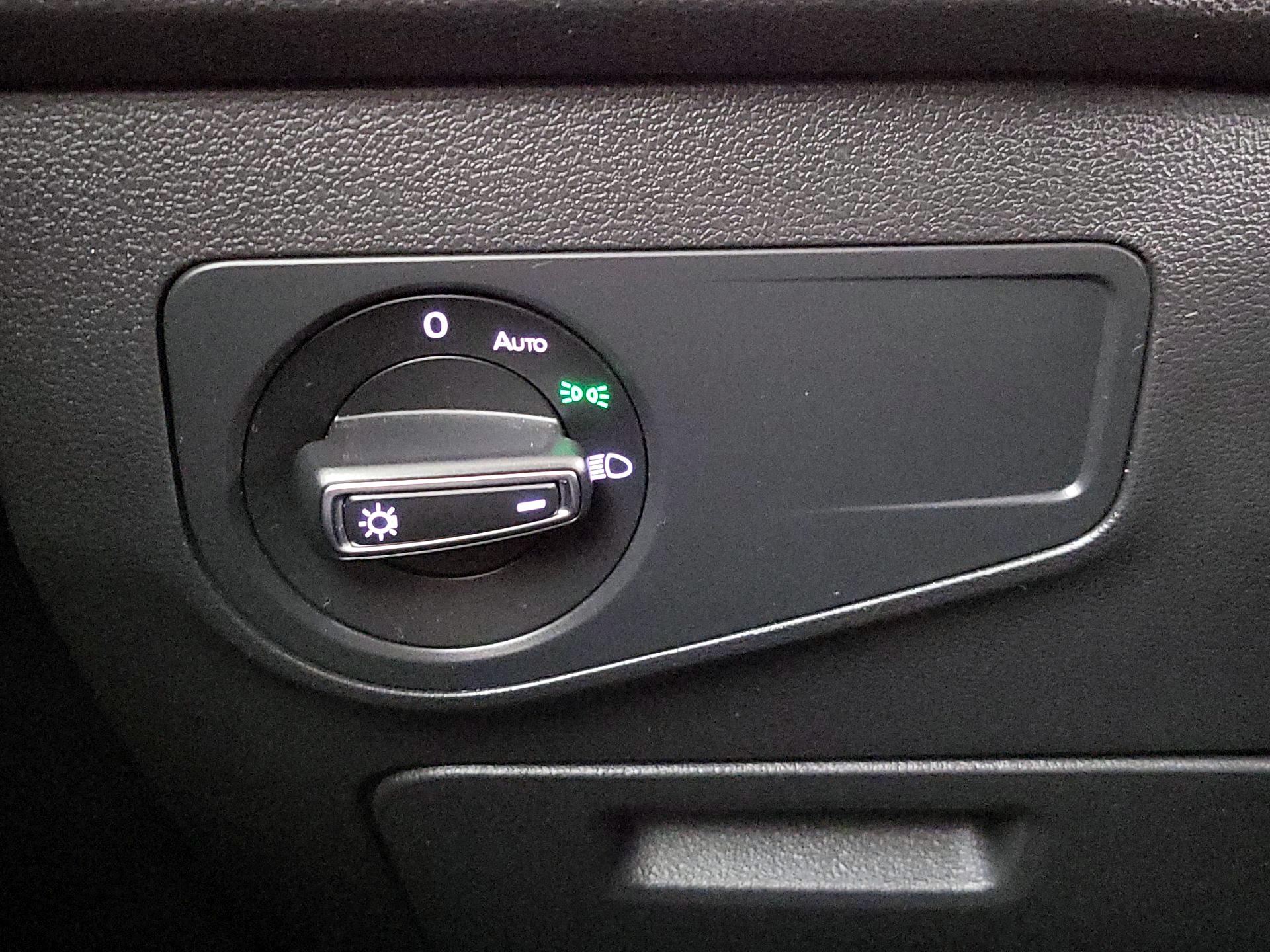 Thumbnail: 2018 Volkswagen Tiguan - 13