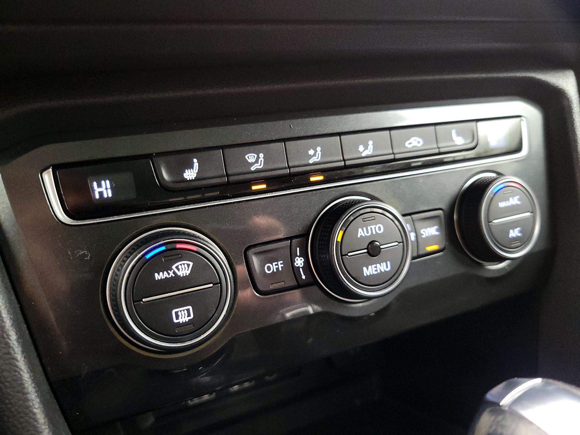 Thumbnail: 2018 Volkswagen Tiguan - 16