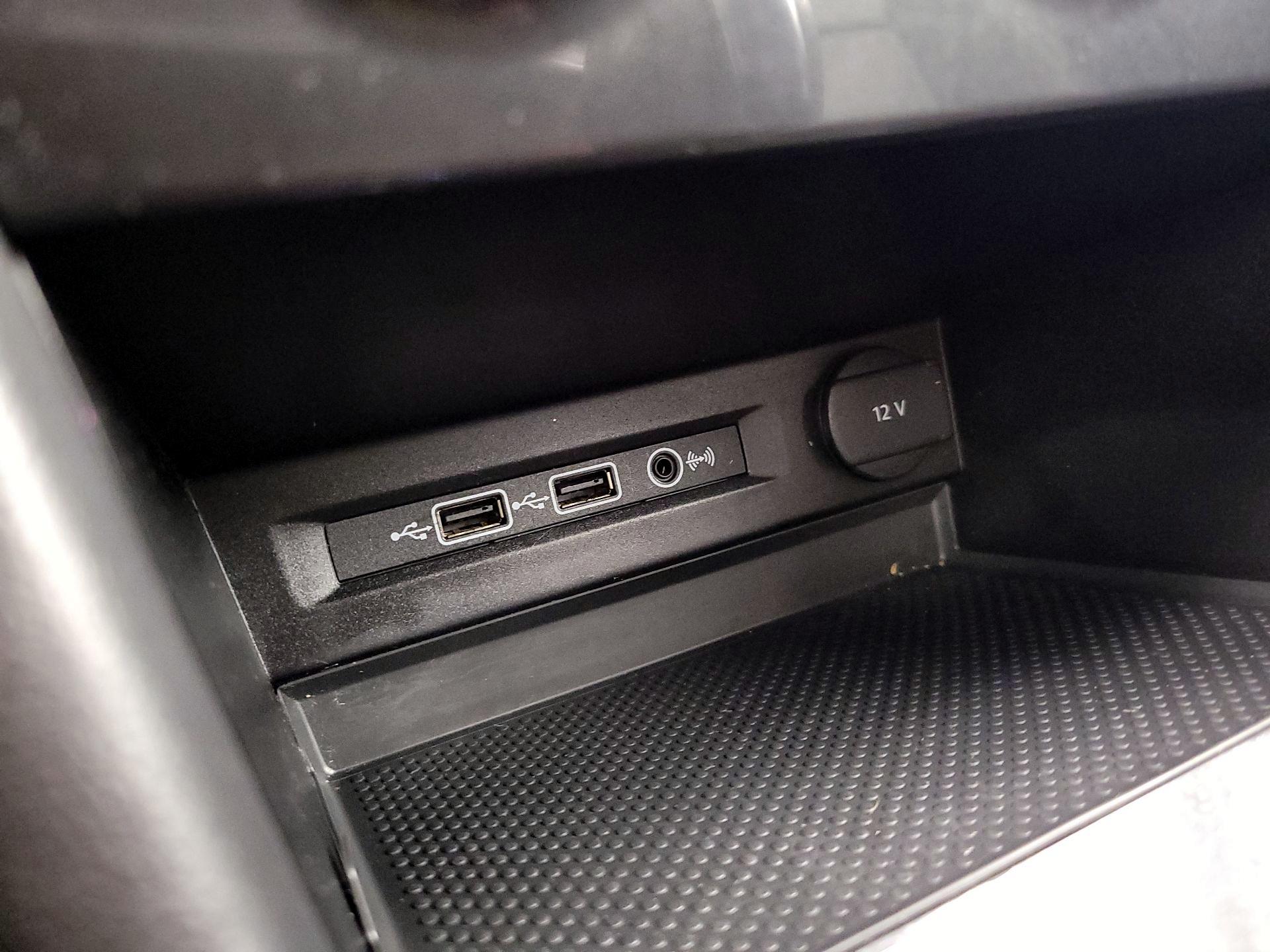 Thumbnail: 2018 Volkswagen Tiguan - 18